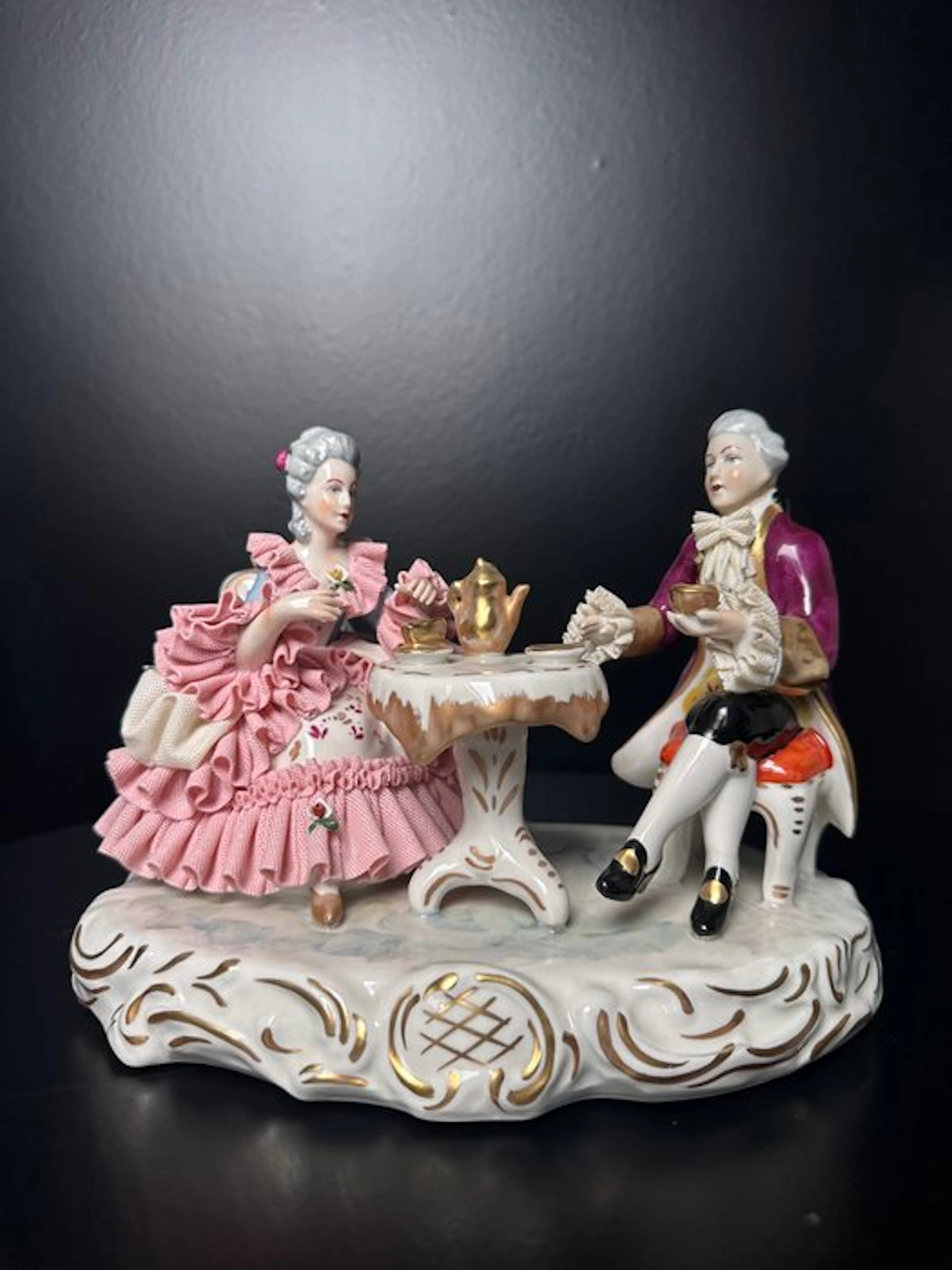 Porzellanmanufaktur Karl Klette - Figurine - Couple at tea - Porcelain