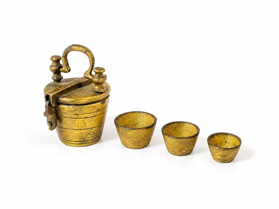 Ancienne pile de poids à godets emboîtables - Balance or scale - Brass