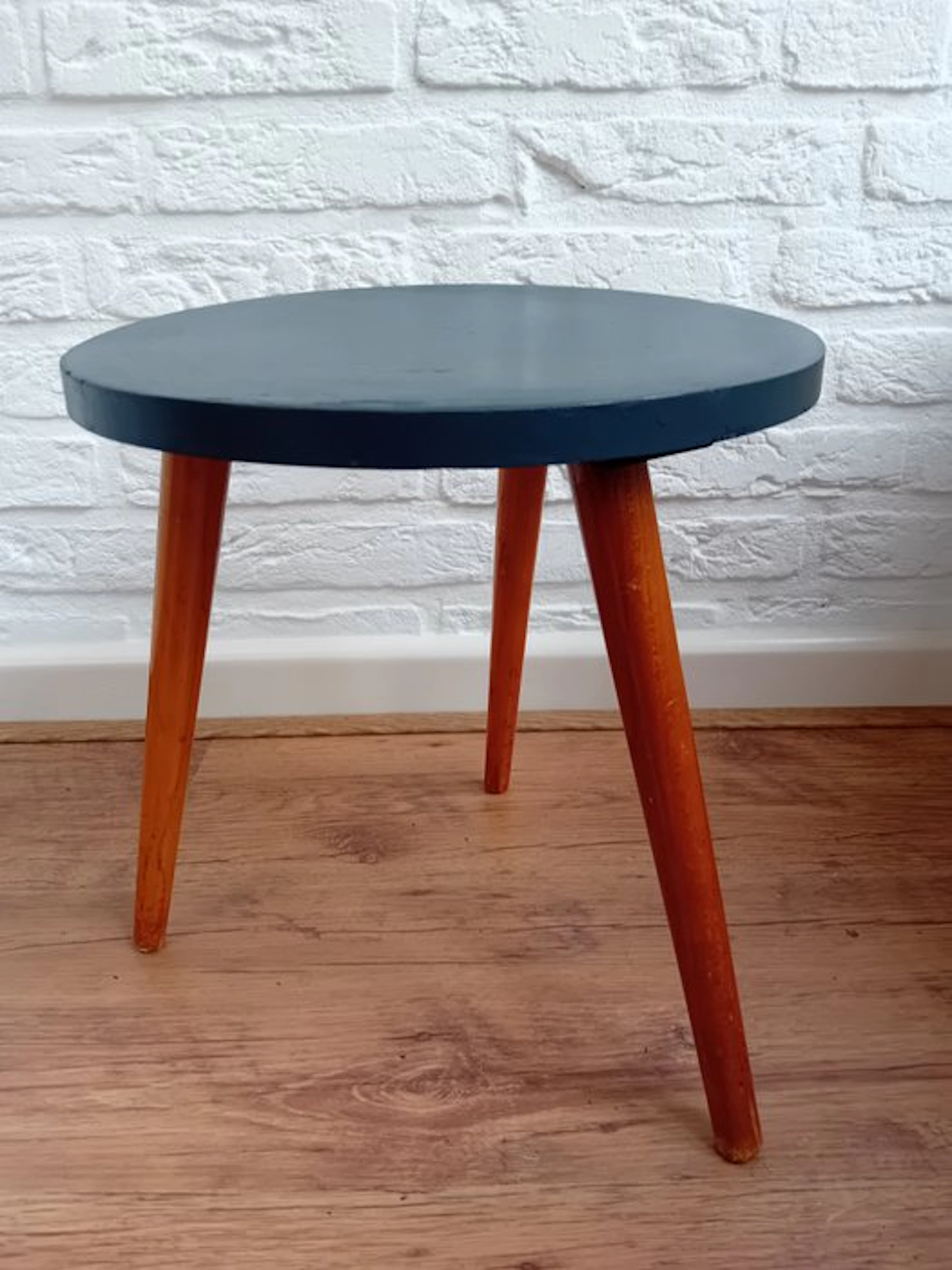 Table - Wood - Small side table