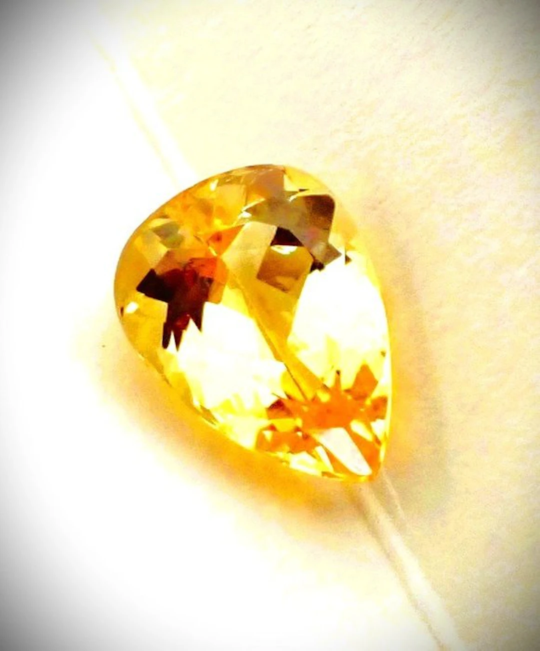 Orange, Yellow Topaz - 2.27 ct - International...