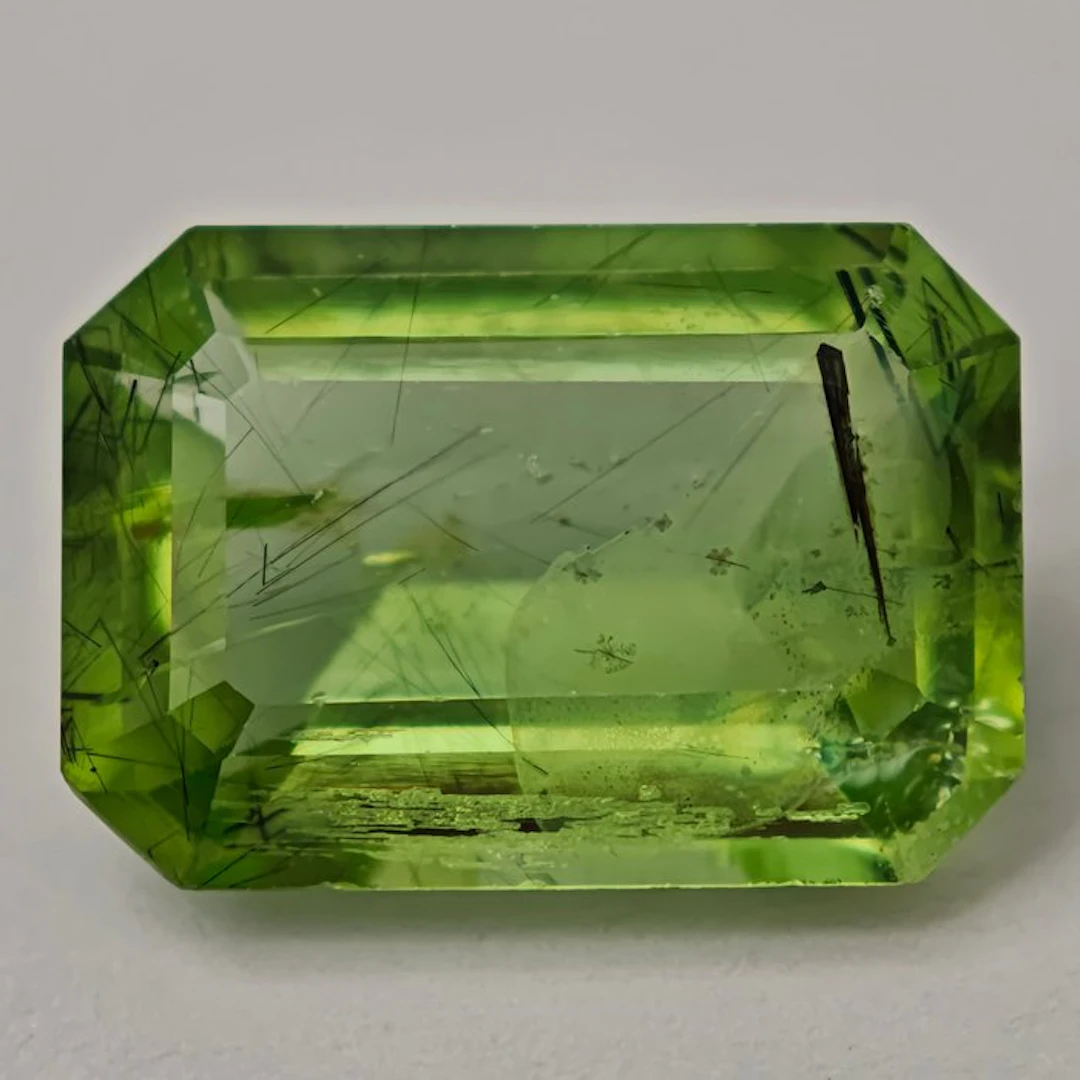 No reserve price Peridot - 6.08 ct - Antwerp Laboratory...