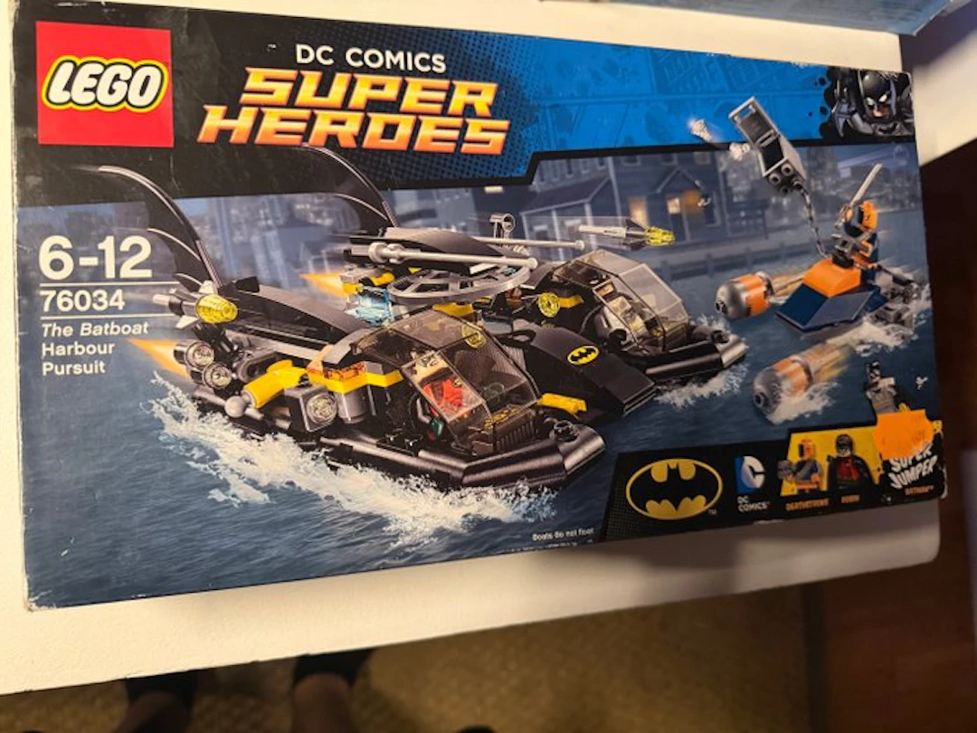 LEGO Set - 76034 - DC Super Heroes - The Batboat Harbour Pursuit