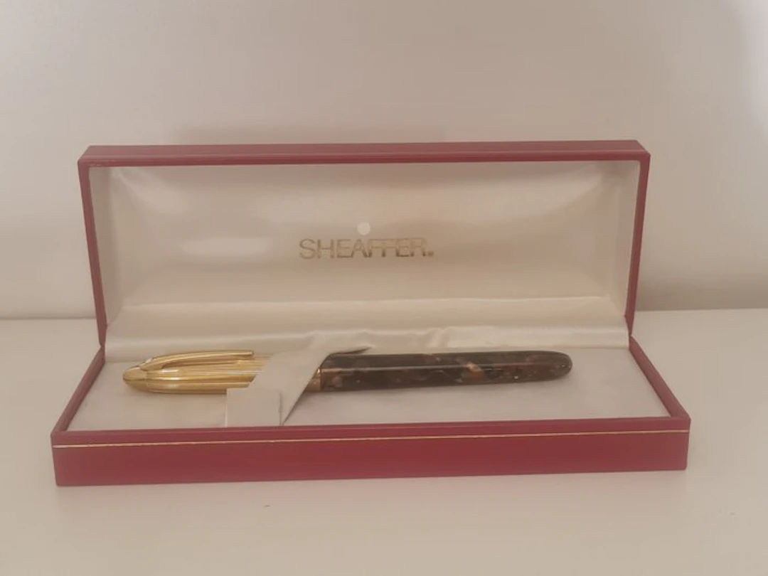 Sheaffer - Crest en opaline brune, plaqué or et plume en or 18 K - Fountain pen