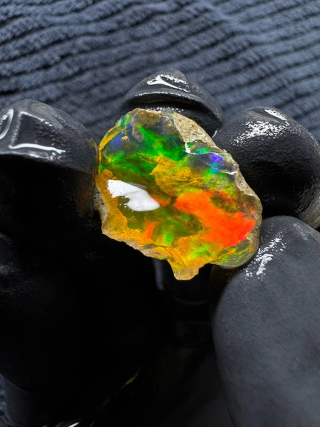 Opal Rough- 2.9 g