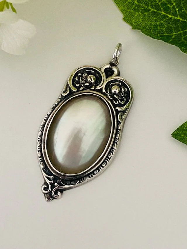 Art Nouveau (1900-1920) - Germany - Mother of Pearl - Silver - Pendant
