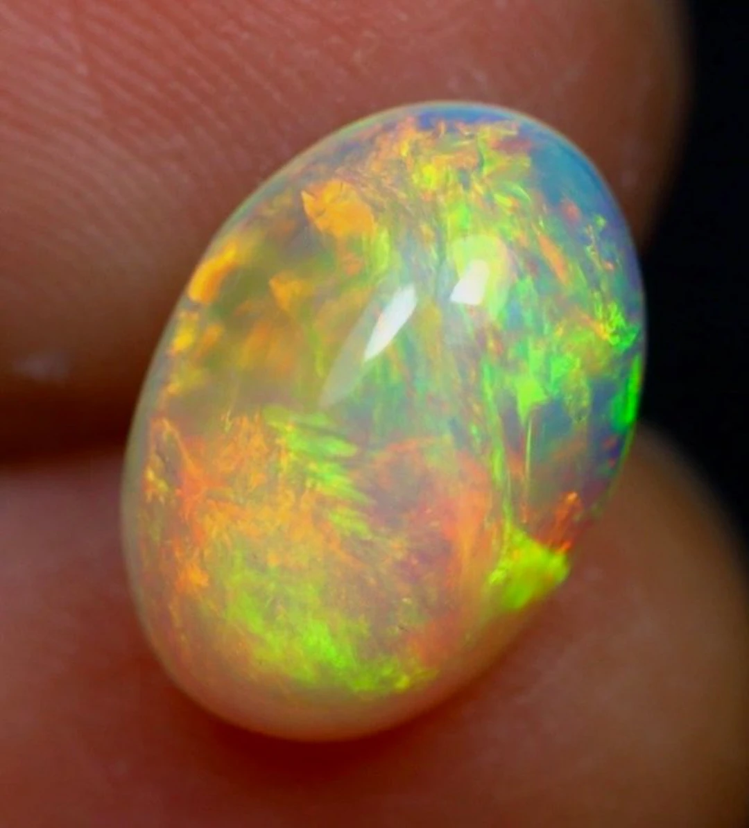 Opal Cabochon - Height: 11 mm - Width: 8 mm- 0.38 g - (1)