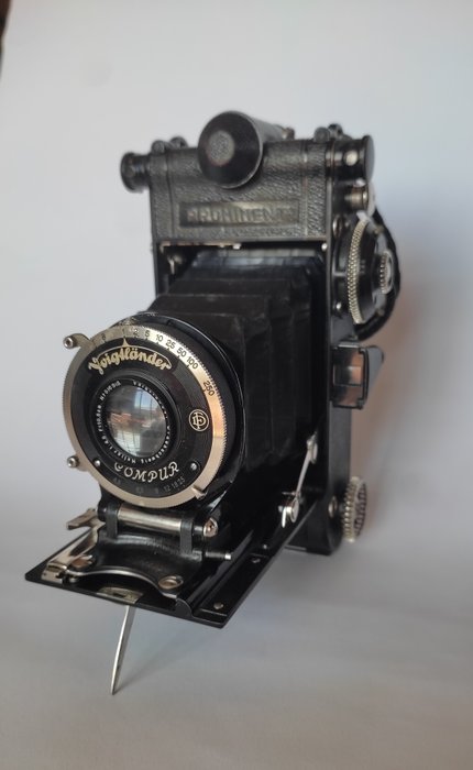 Voigtlander Bergheil 6.5x9cm GREEN de luxe film camera w. Heliar 4.5/12cm lens e