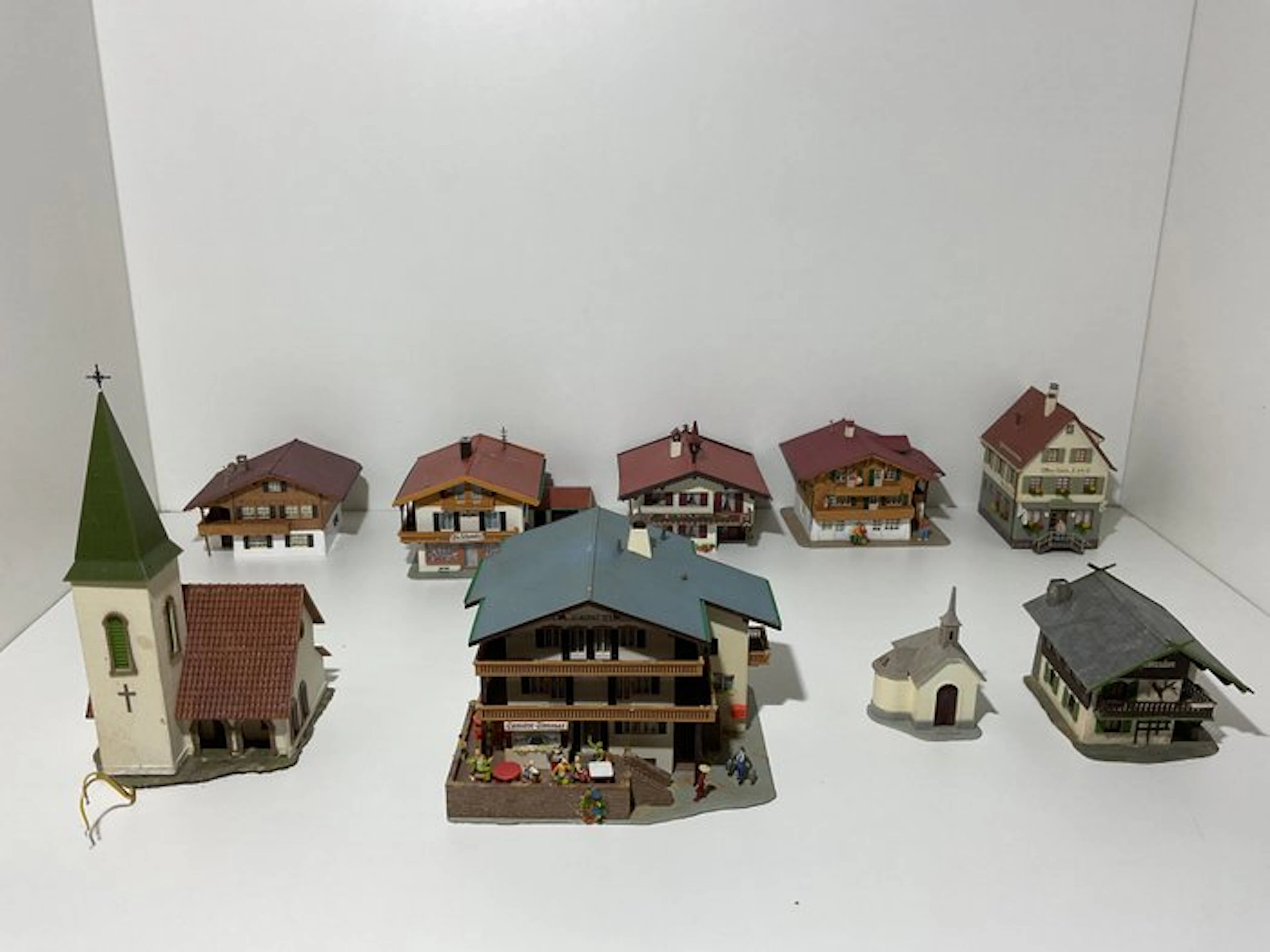 Kibri, Faller H0 - Model train scenery (9) - 9-Piece Alpine Village
