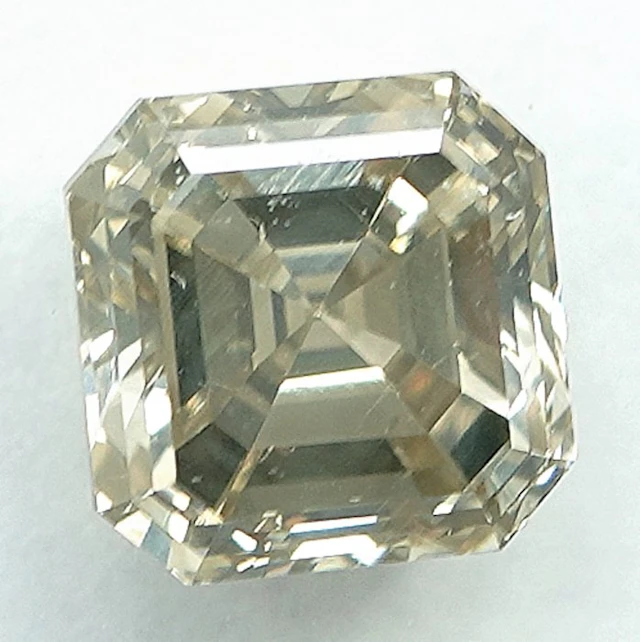 No reserve price - 1 pcs Diamond (Natural coloured)...