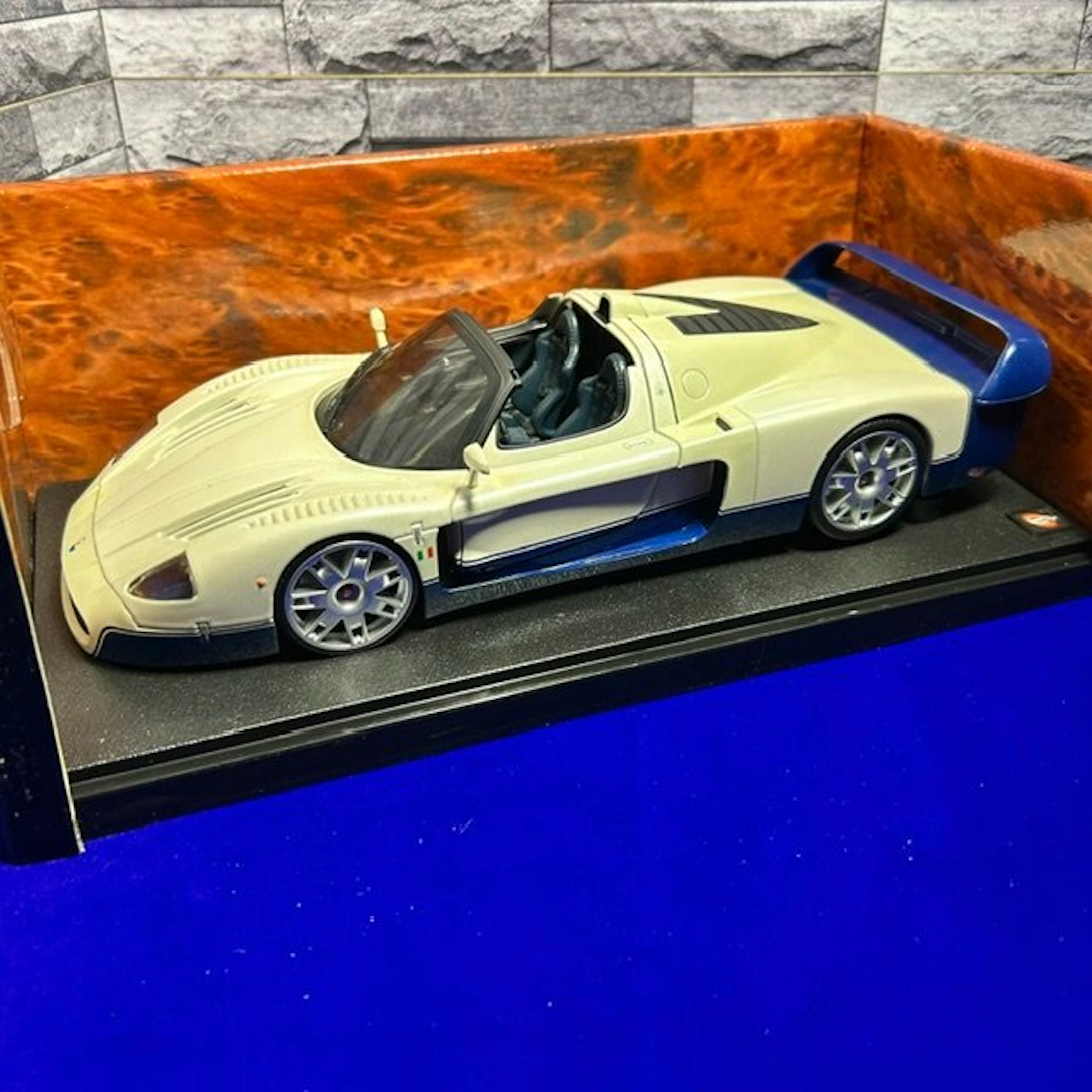 Hot Wheels 1:18 - Model car - Hot Wheels 1:18 Maserati...