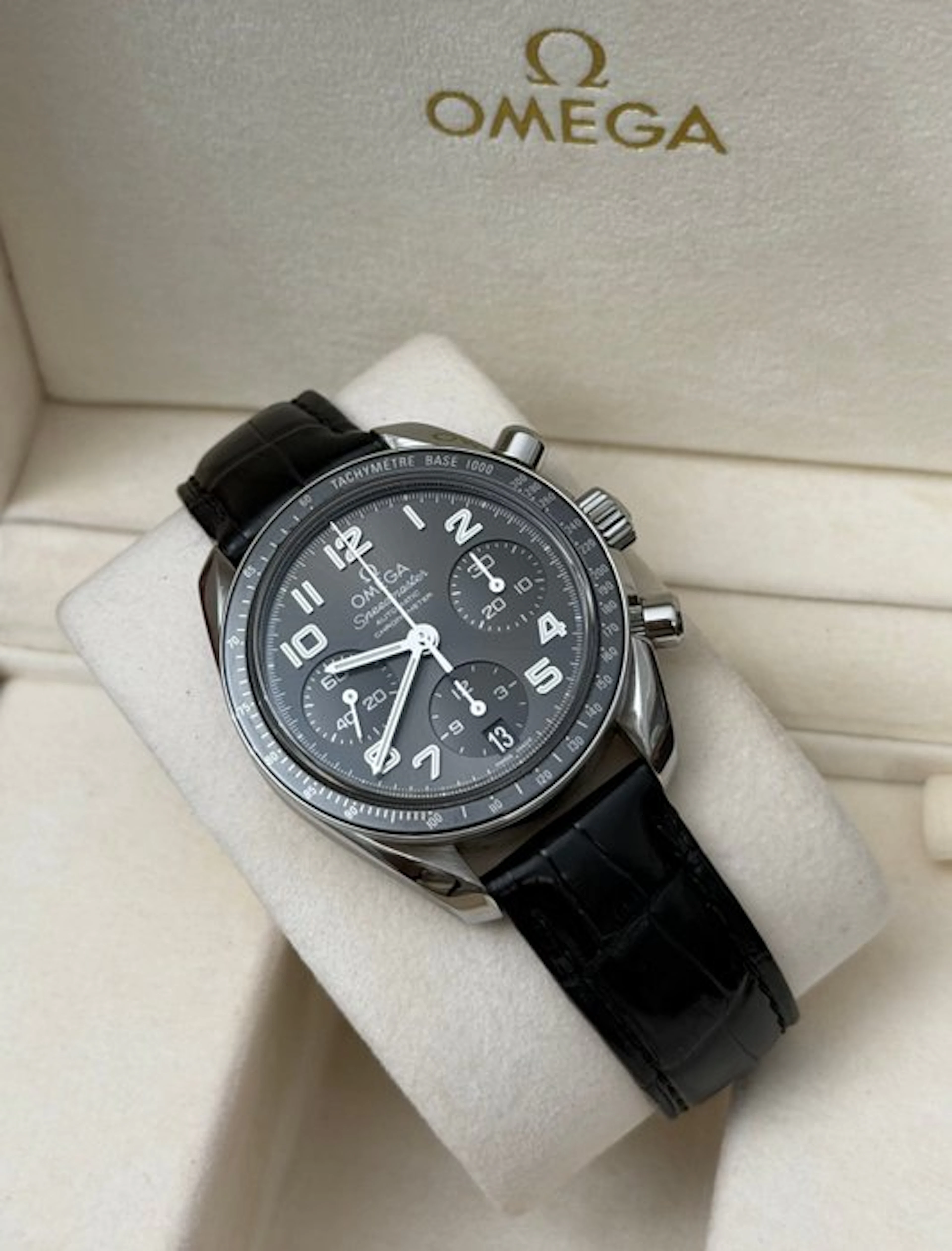 Omega - Soeedmaster Automatic 38 - 324.33.38.40.06.001 - Unisex - 2013