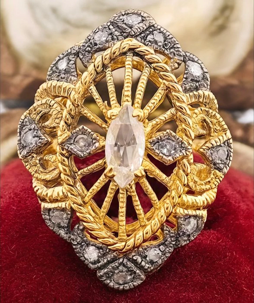 No reserve price - Ring - 9 kt. Yellow gold, Silver Diamond (Natural) - Diamond