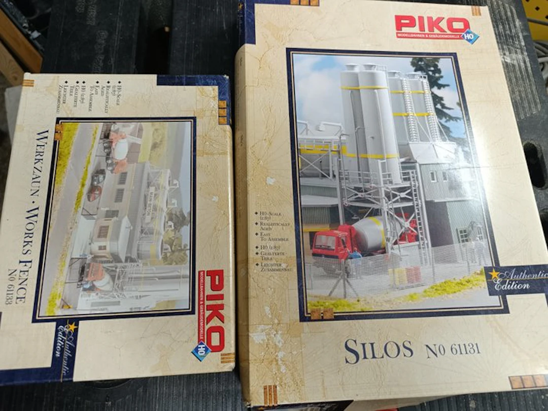 Piko H0 - 61131,61133 - Model train buildings (2)