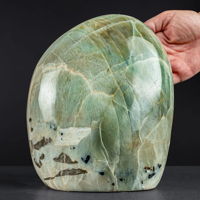 Außergewöhnliche Garnierit-Freeform – Grüner Mondstein- 4701.77 g