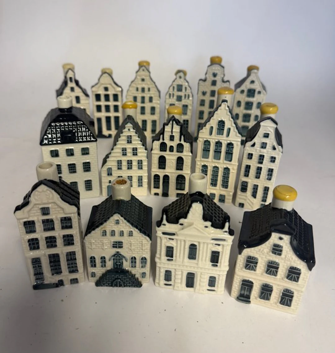 KLM house - Bols - Set of 15 KLM houses – assorted numbers