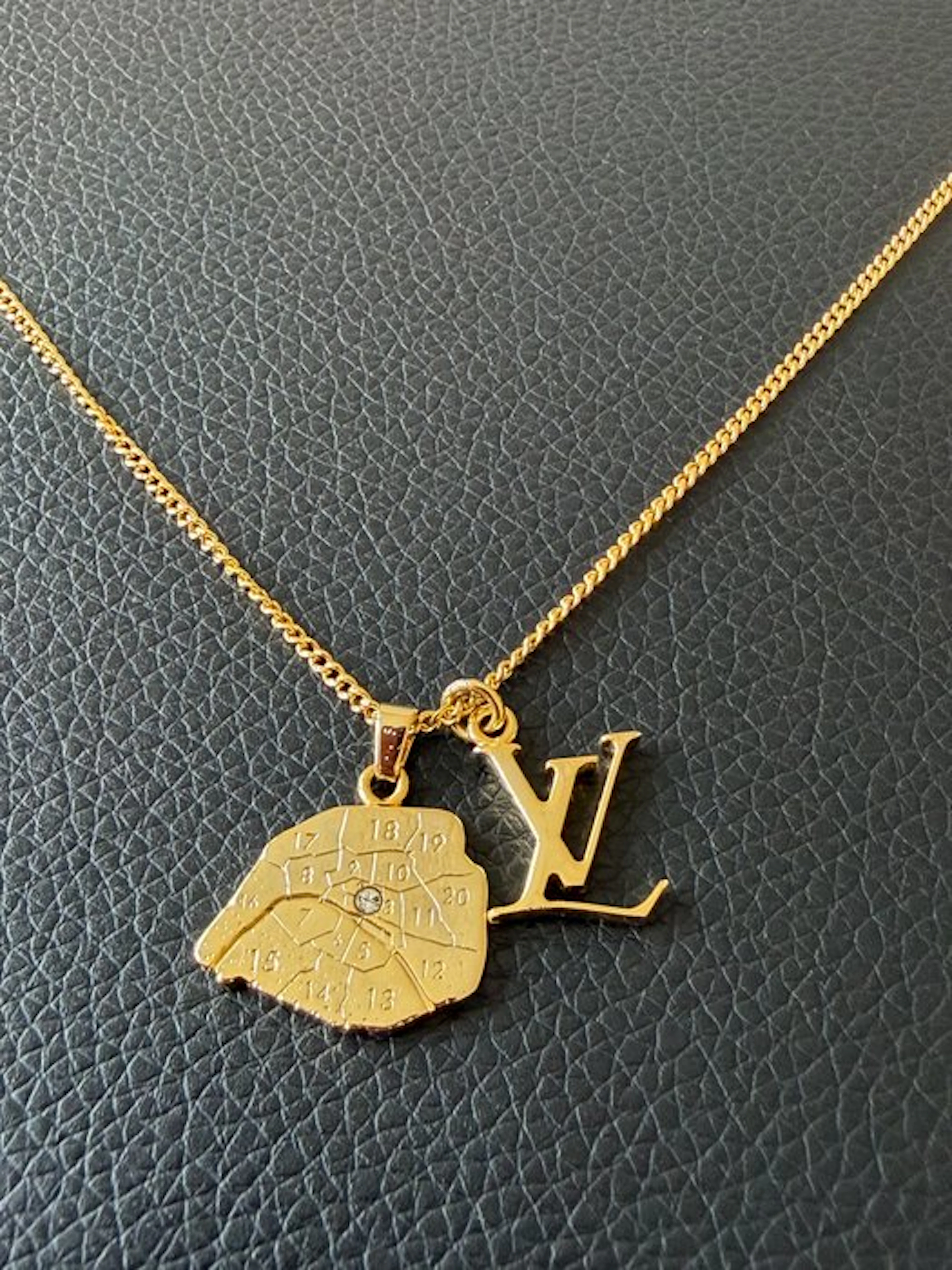Louis Vuitton - Synthetic gemstone - Gold-plated - Necklace with pendant