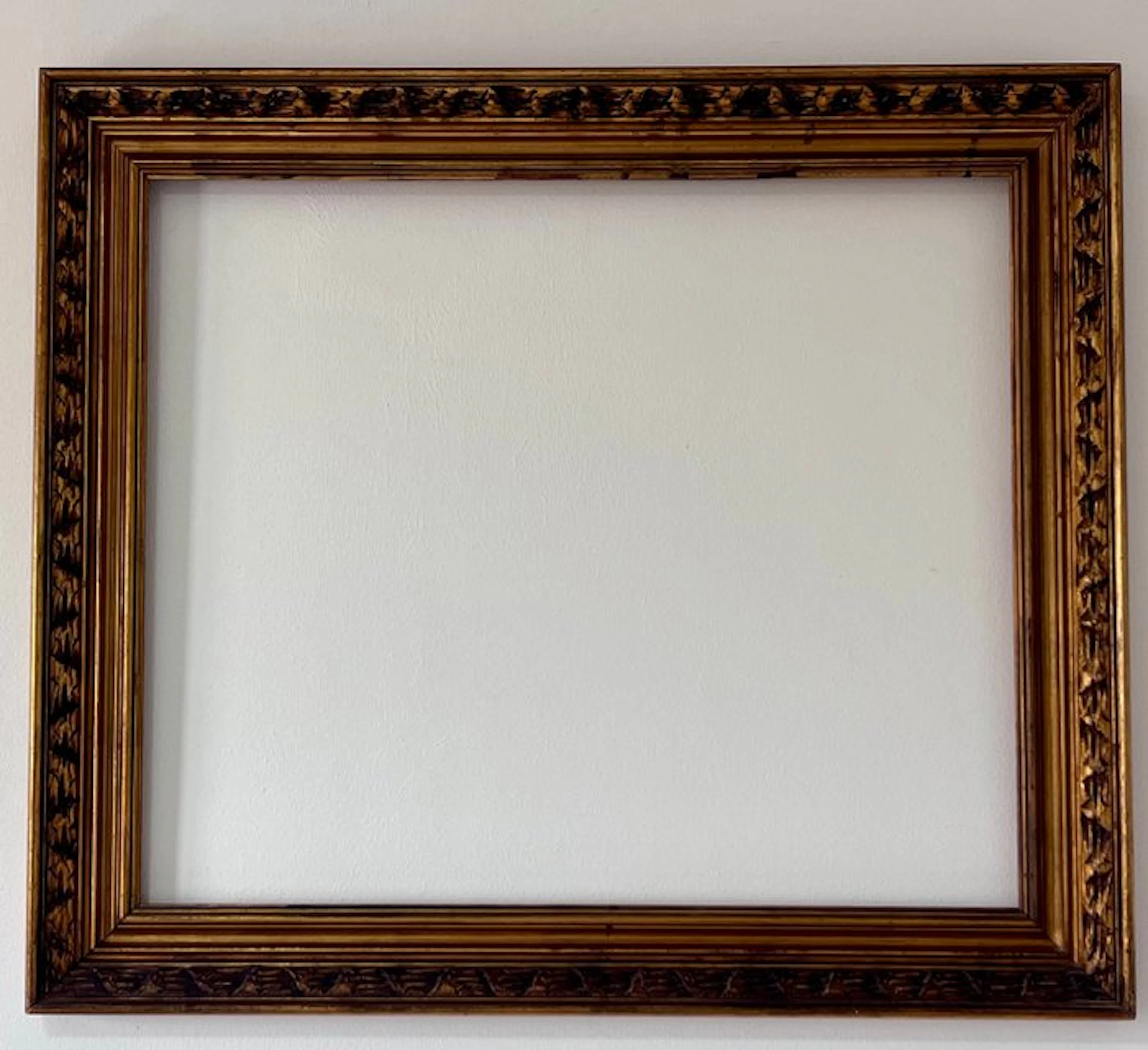Frame - Walnut - Large antique frame, carving