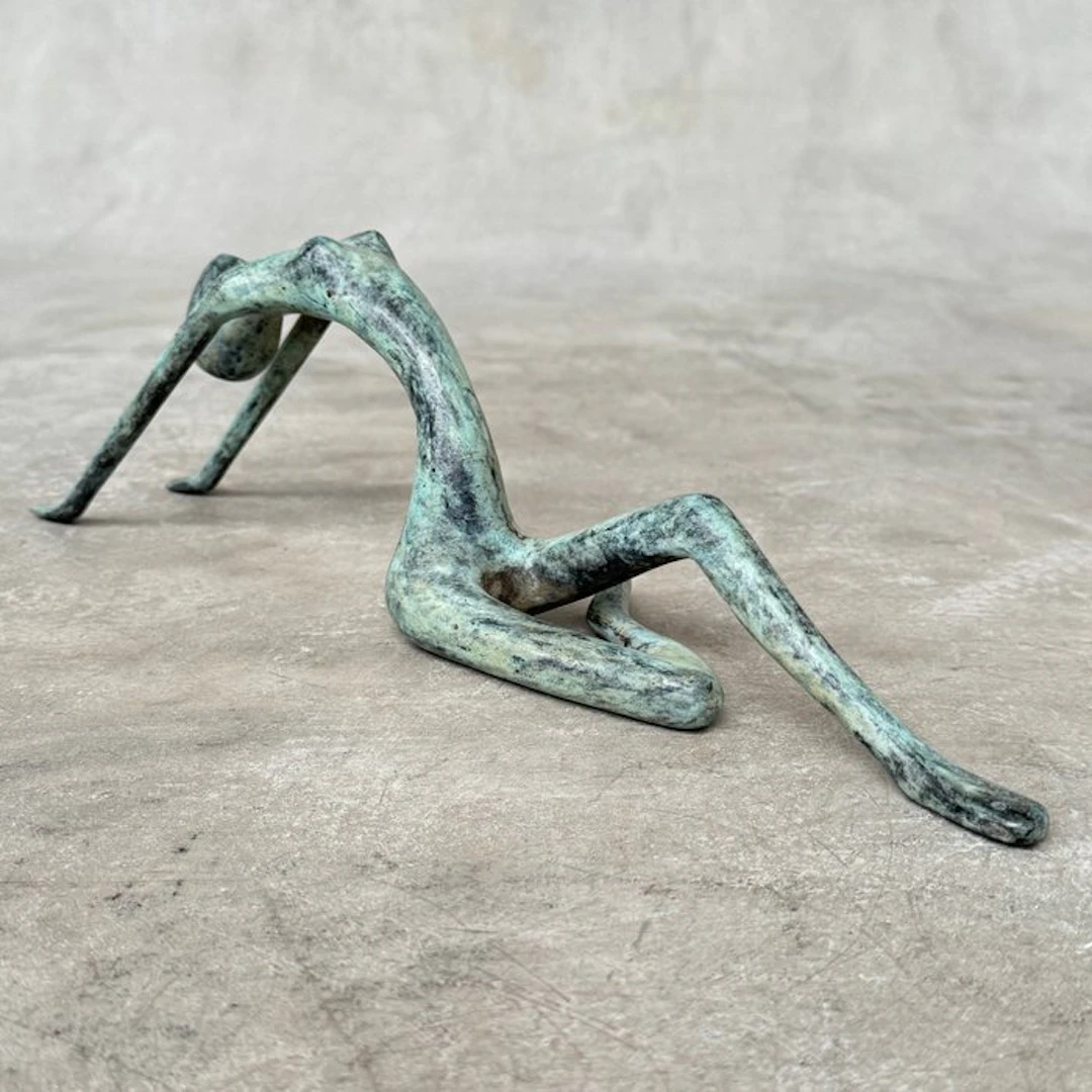 Sculpture, NO RESERVE PRICE - Stretching Lady - 9 cm - Bronze