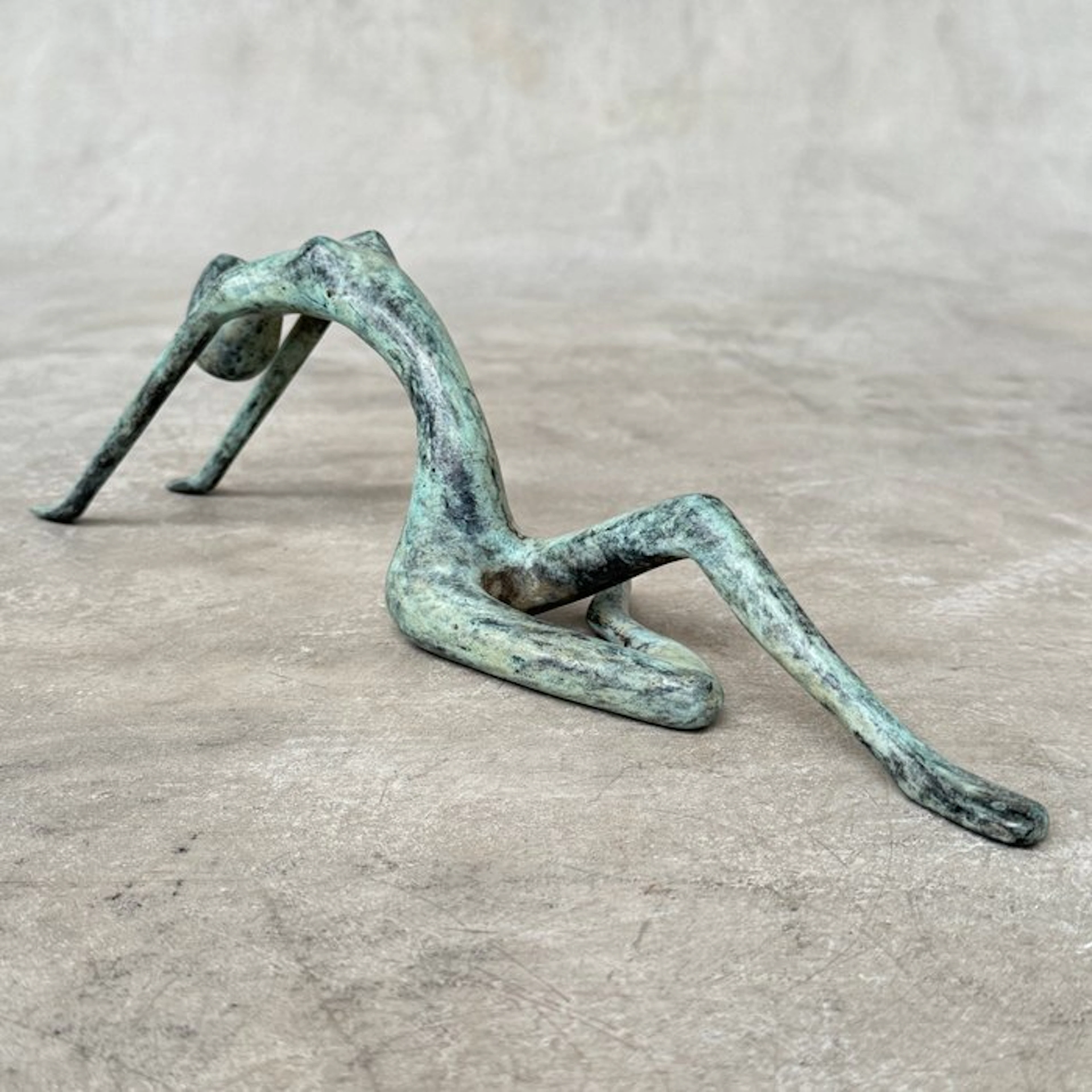 Sculpture, NO RESERVE PRICE - Stretching Lady - 9 cm - Bronze