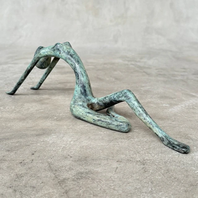 Sculpture, NO RESERVE PRICE - Stretching Lady - 9 cm - Bronze