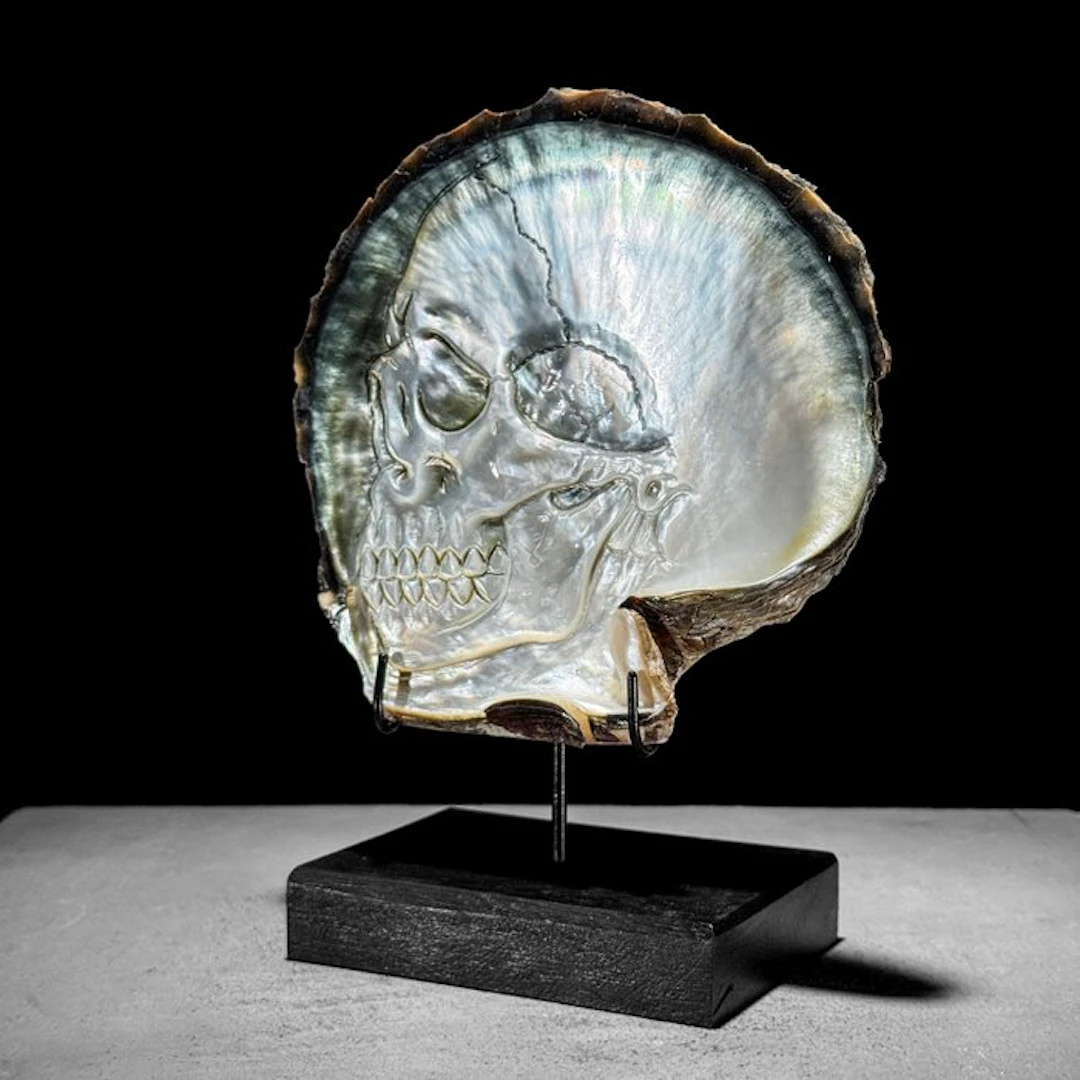Carving, NO RESERVE PRICE - Stunning Carved Mother of...