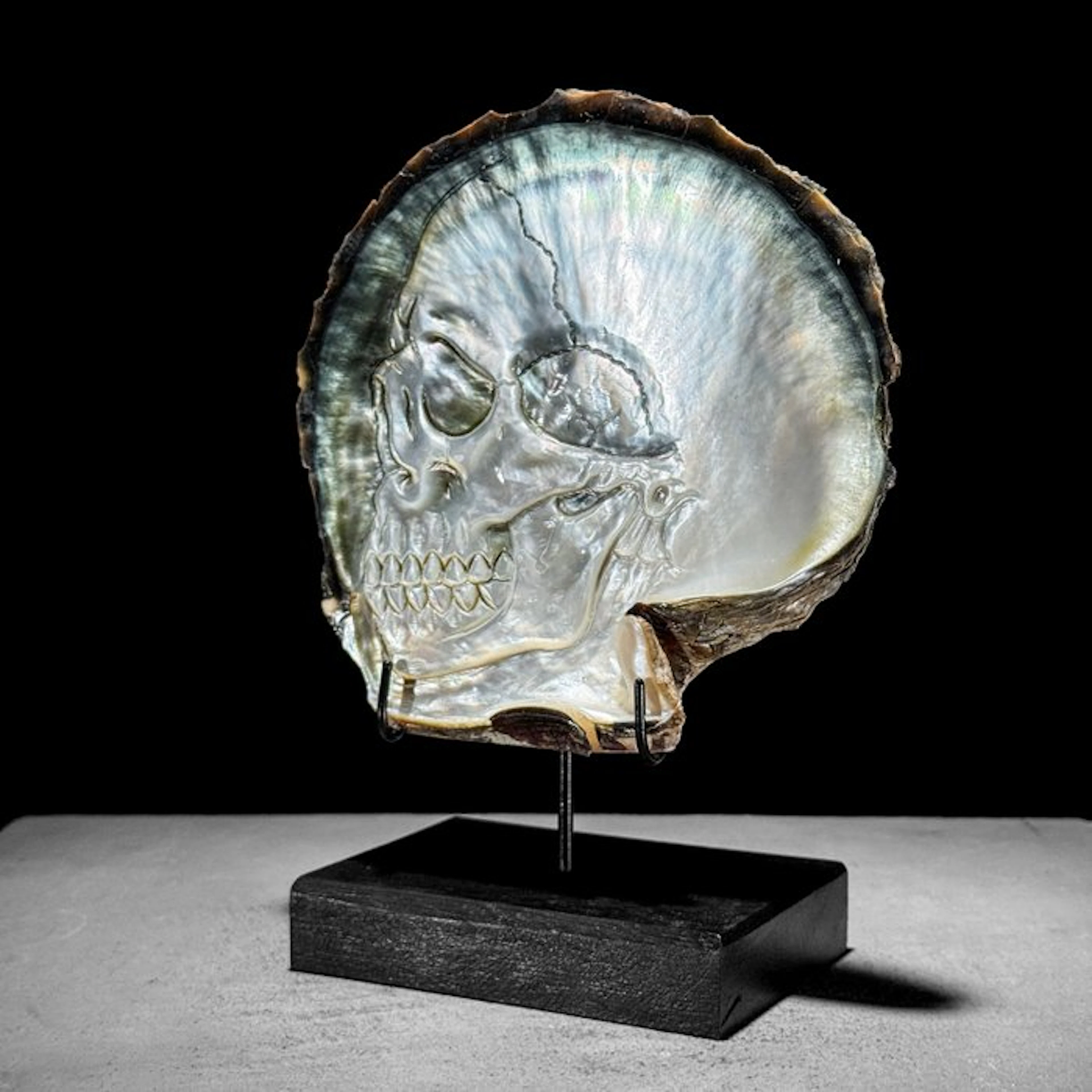 Carving, NO RESERVE PRICE - Stunning Carved Mother of...