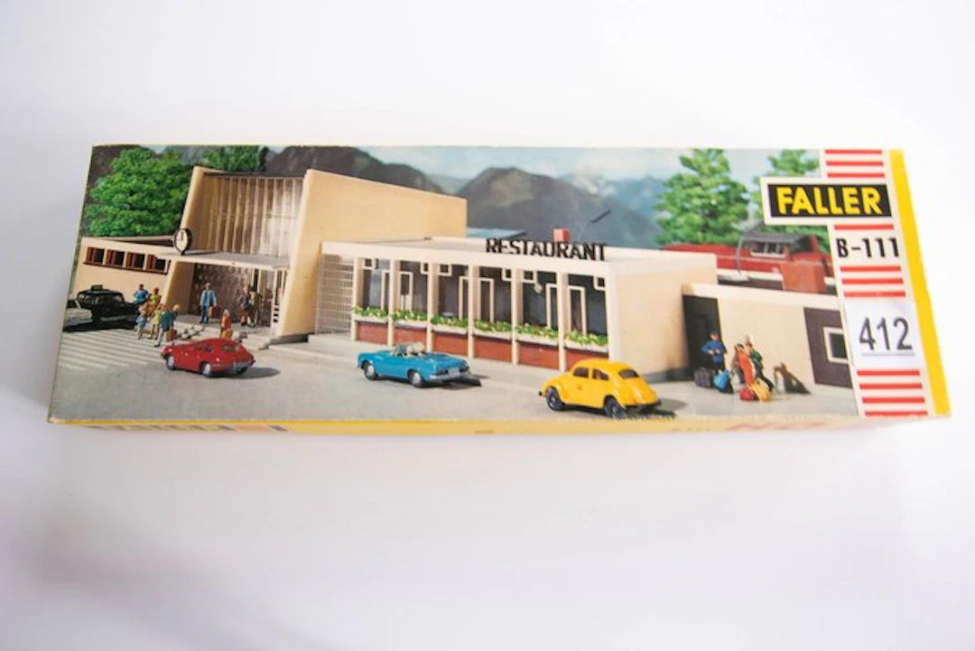 Faller H0 - B-111 - Model train buildings (1) - Neustadt station restaurant