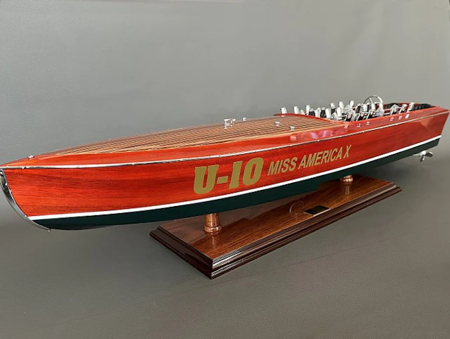 Azimut 1:6 - Exhibition model boat - Runabout Hydro U-10...