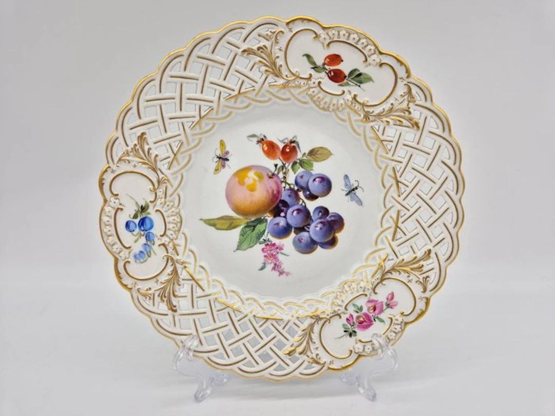 Meissen - Durchbruchteller mit Obstmalerei und Goldstaffage - Plate - Porcelain