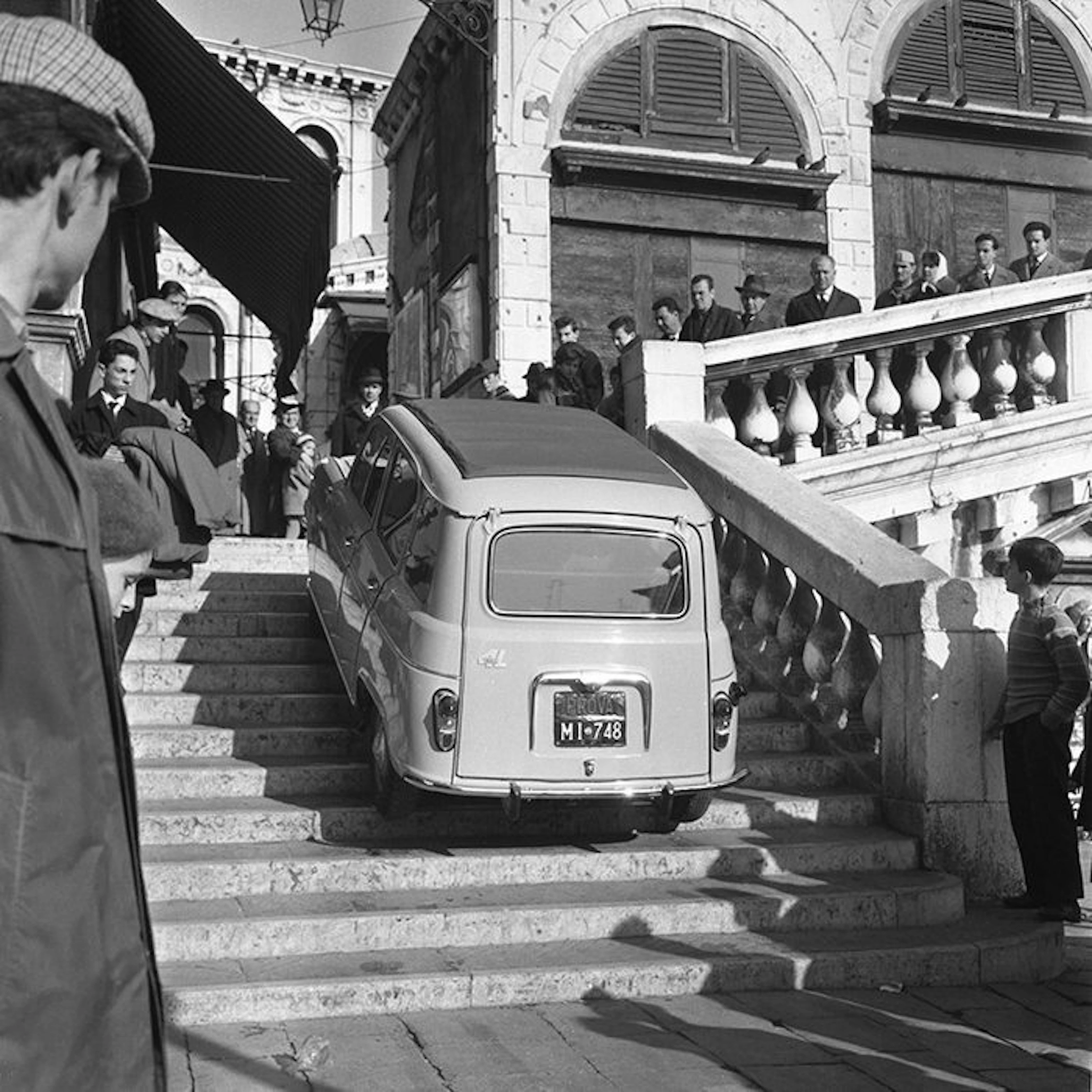 Camerapohoto Epoche/Vittorio Pavan - 09-Automobile...