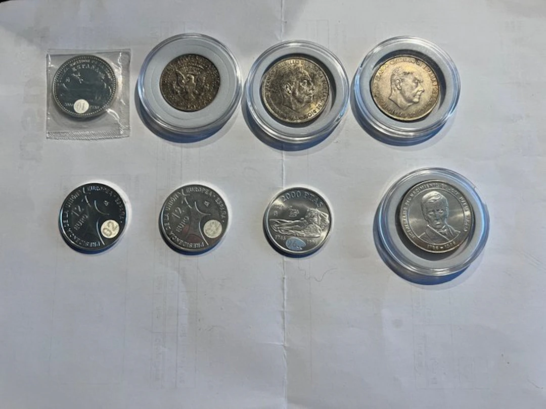 World. 1964/2002, Lot of 8 coins (No reserve price)