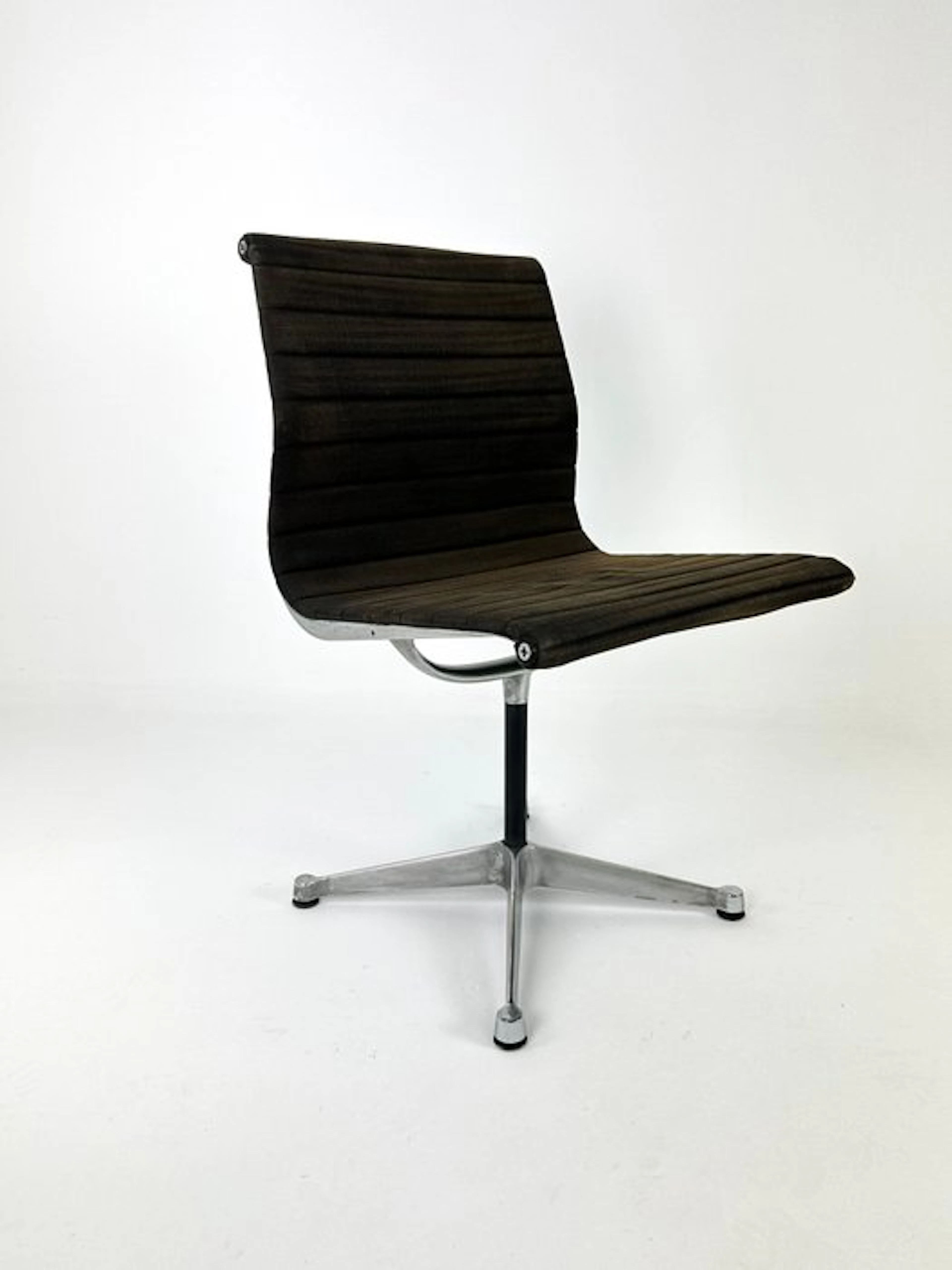 Herman Miller - Ray Eames, Charles Eames - Chair - EA108 - Aluminium, Textile