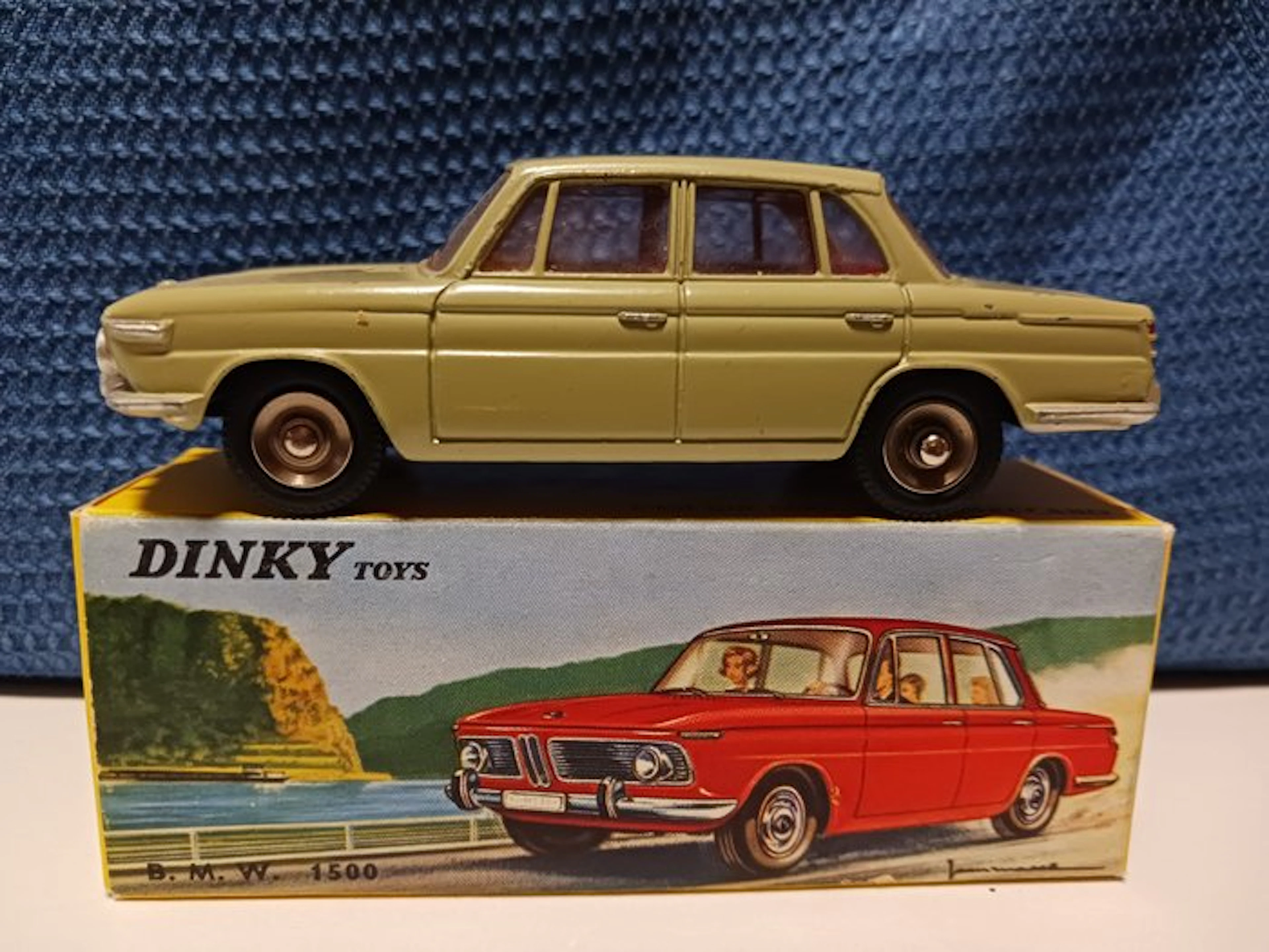 Dinky Toys 1:43 - Model car - Dinky Toys BMW 1500