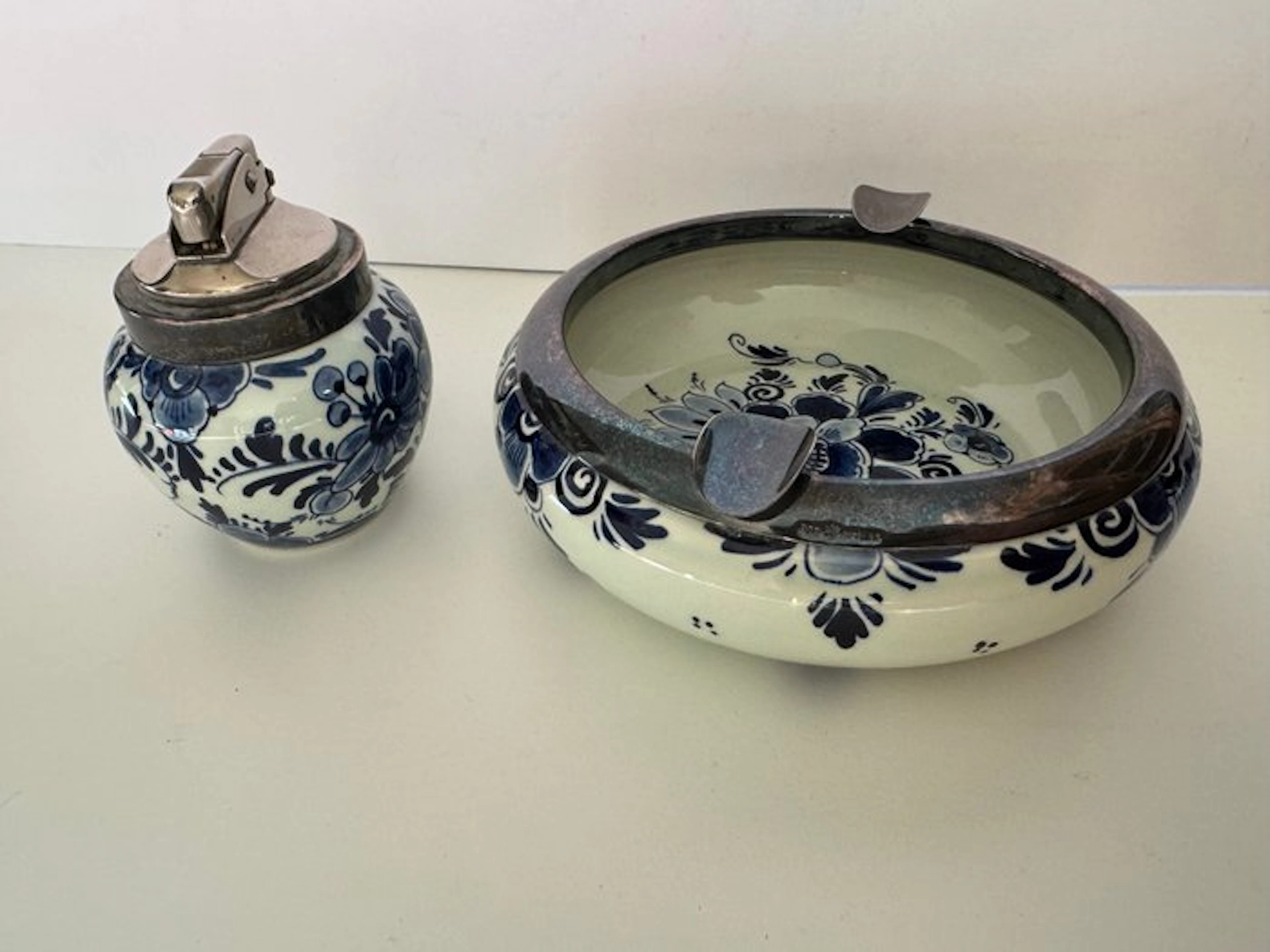 Delft, Plateelbakkerij - Ashtray (2) - Regina Delfts blau...