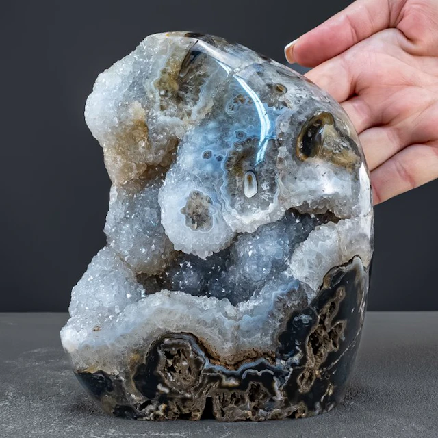 Brazilian free-form agate – top-class in structure and...