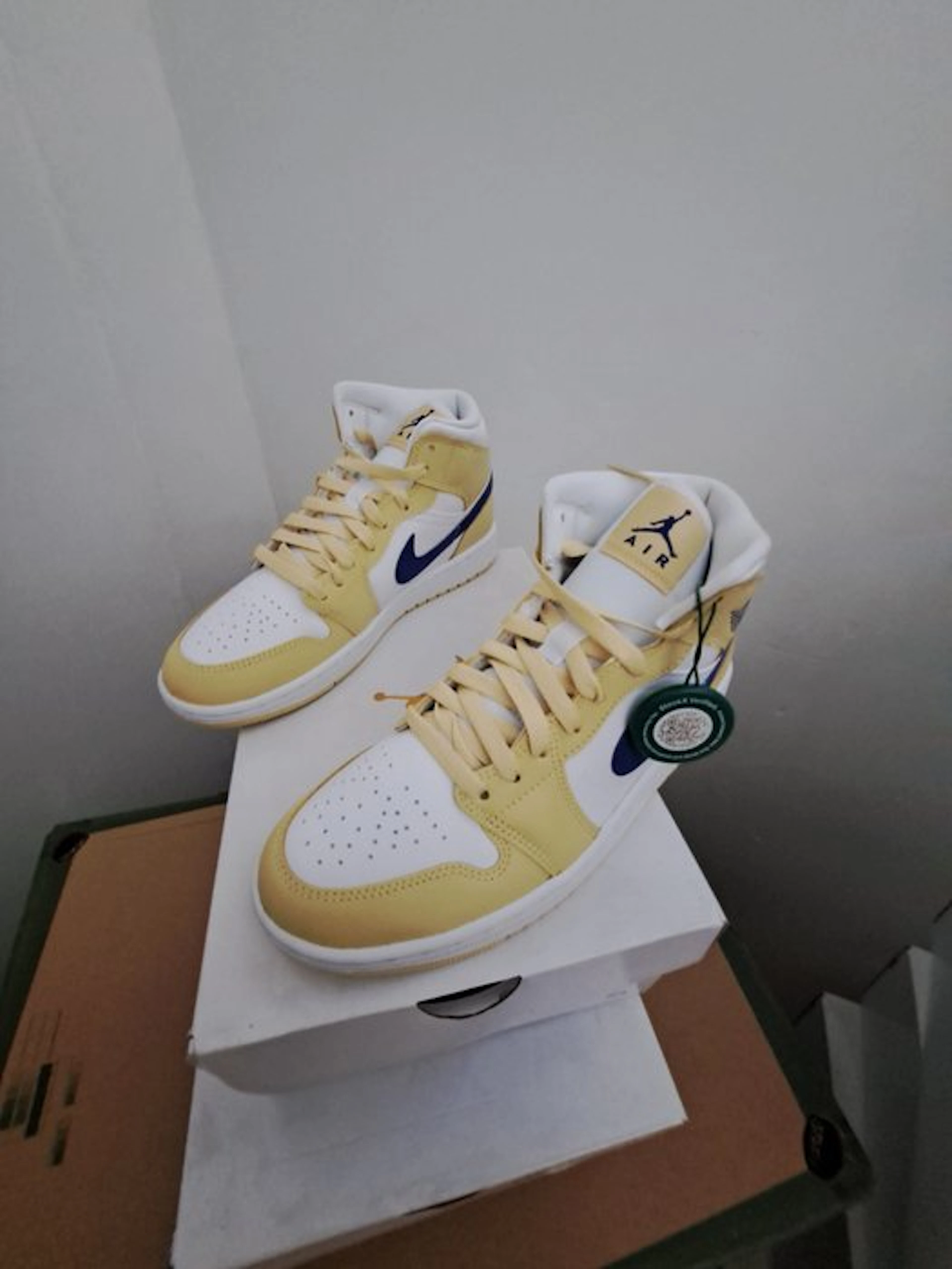 Nike - Air Jordan 1 Mid - Sneakers - Size: EU 39 - New with tags