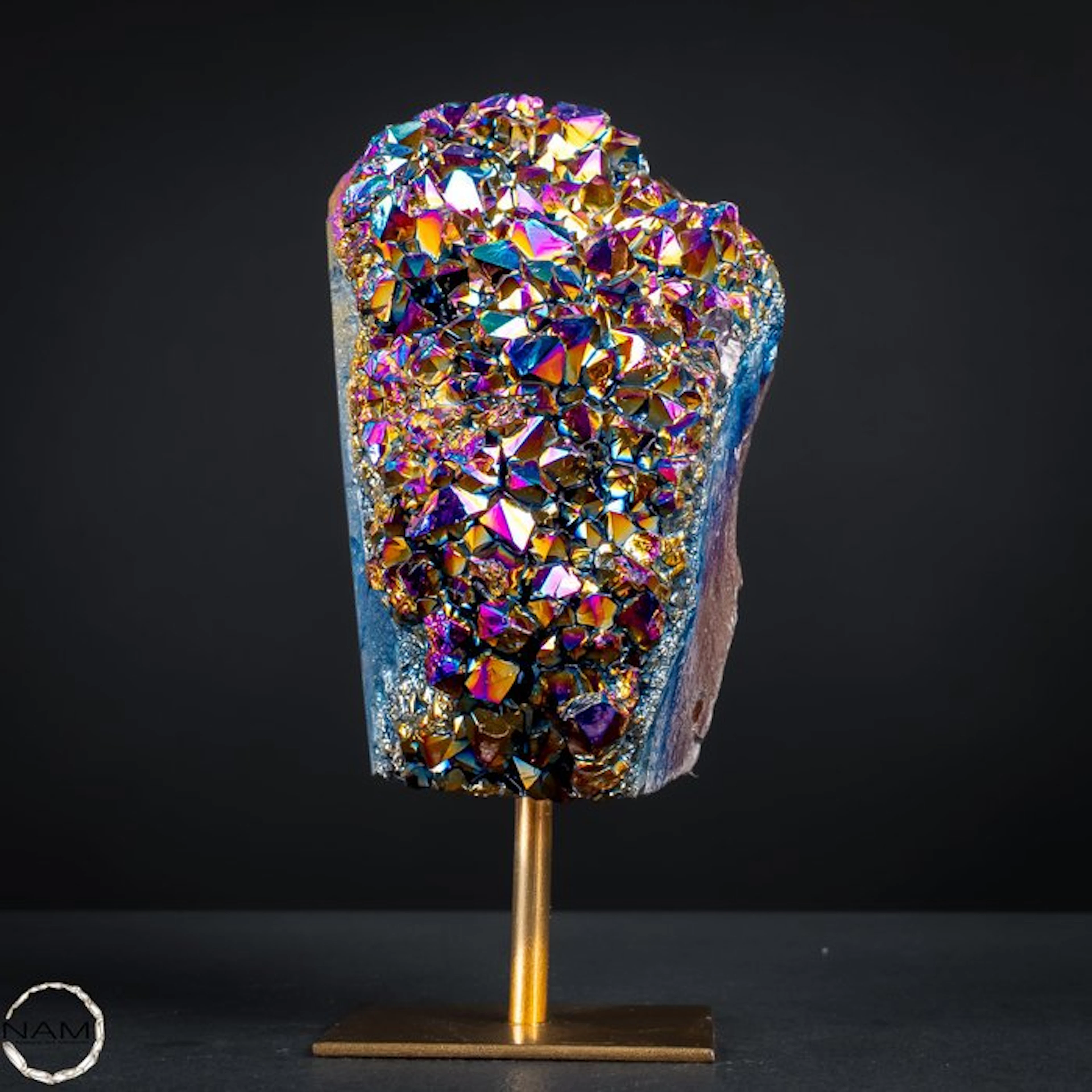 Unique Aura-Amethyst Druse on Stand – Shimmering magic in crystal