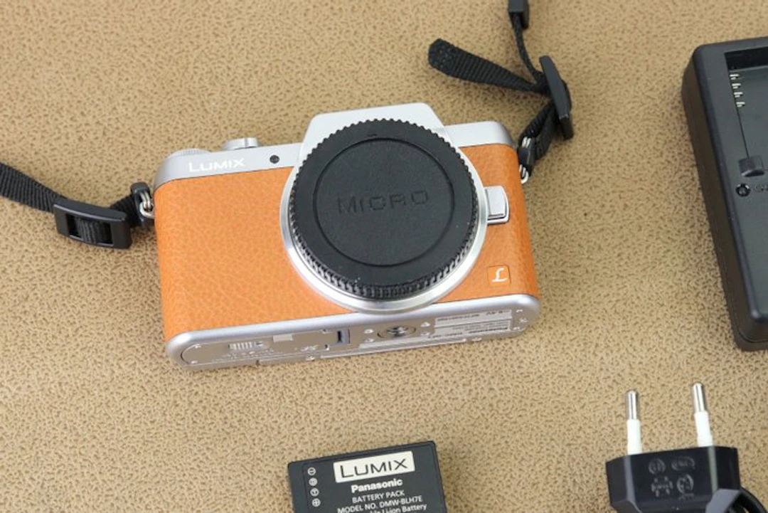Panasonic Lumix DMC-GF7 Body + Accessoires Digital camera