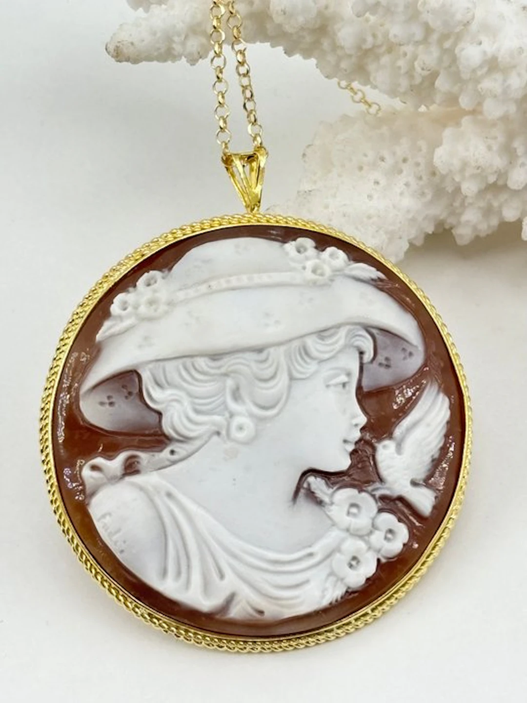 Cassis madagascariensis, Silver - Cameo - Hand-carved cameo