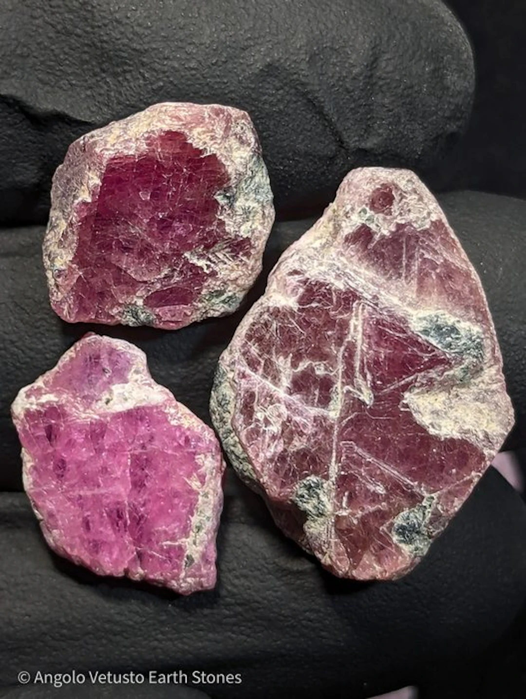 195 ct – Natural Tabular Ruby Crystals – 14 Pieces –...