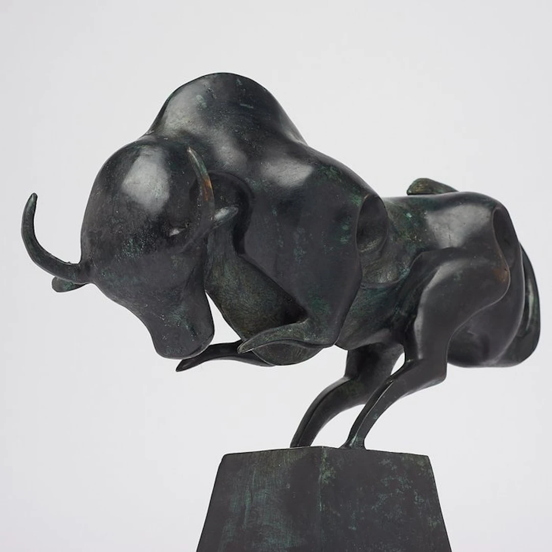 Sculpture, Bronze Sculpture of a Striking Bull - with base - 28 cm - Bronze