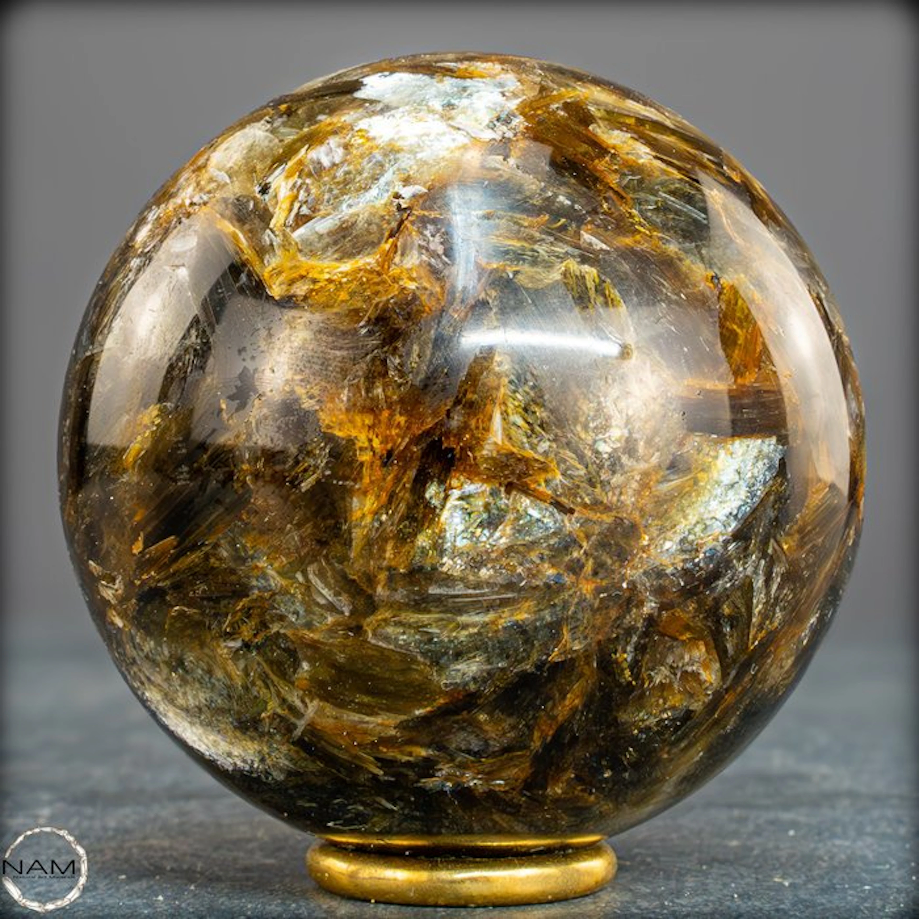 Natural glitter ball – The sparkle of the Earth in its purest form