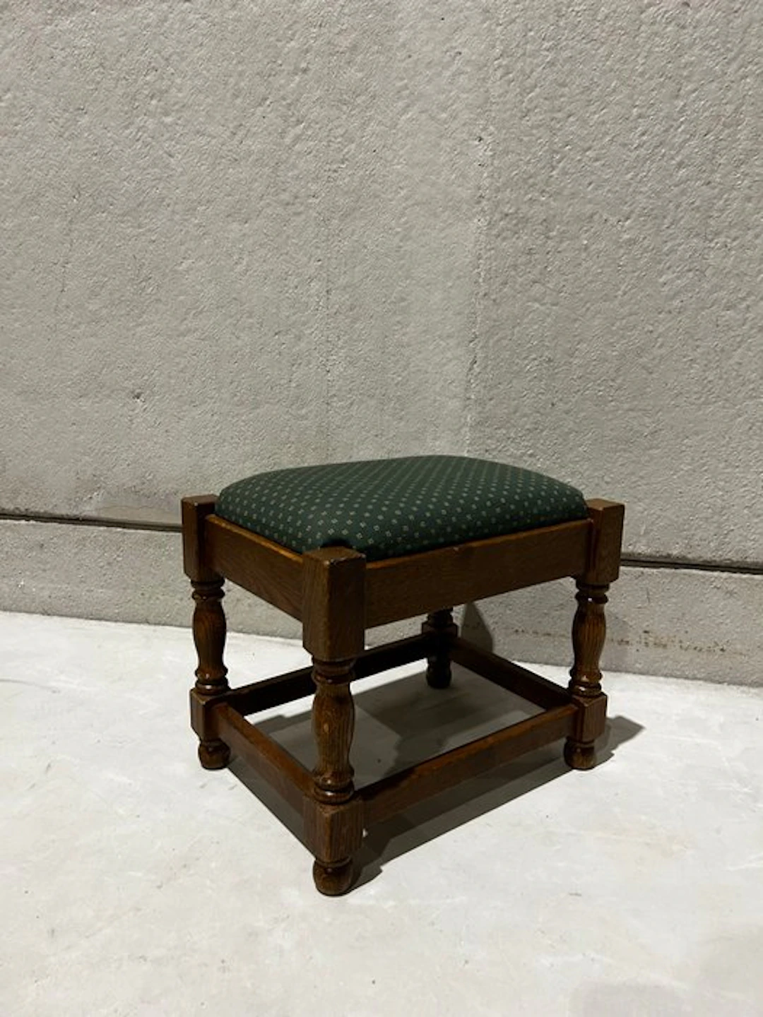 Stool - Oak - Oak footstool