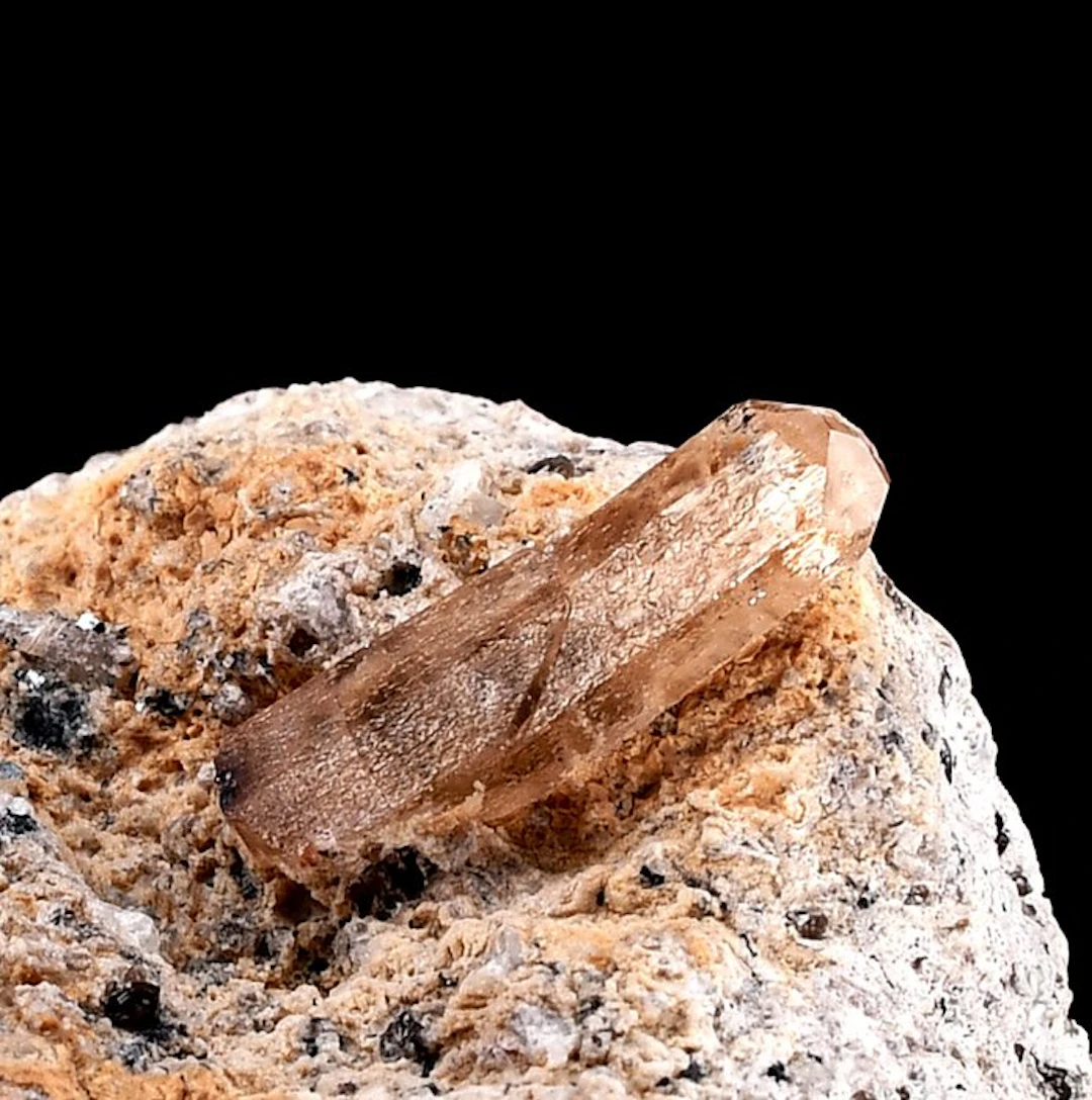 Wonderful champagne Topaz from Mexico - Height: 5 cm - Width: 3.8 cm- 54 g