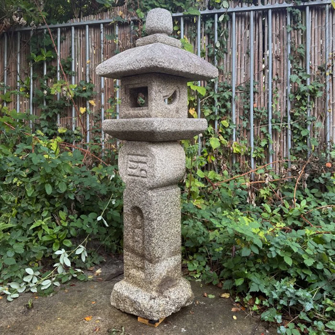 Buried garden lantern 活け込み燈籠 (ikekomi’dôrô)