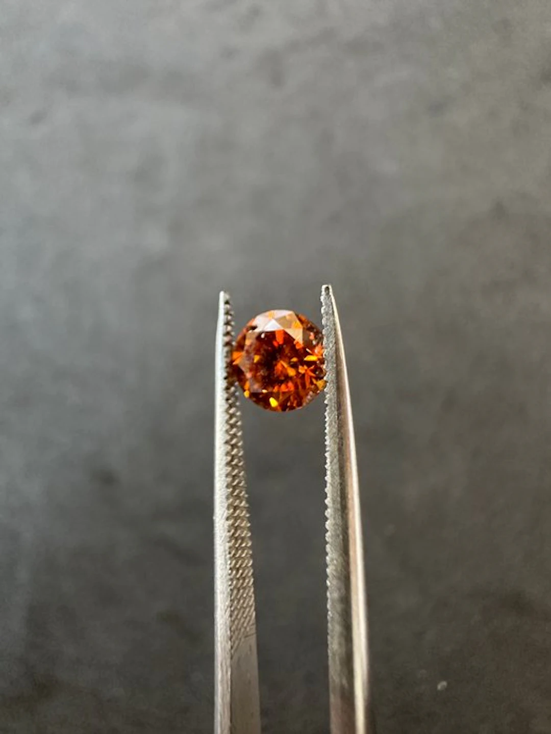 1 pcs Diamond (Natural coloured) - 0.68 ct - Round...