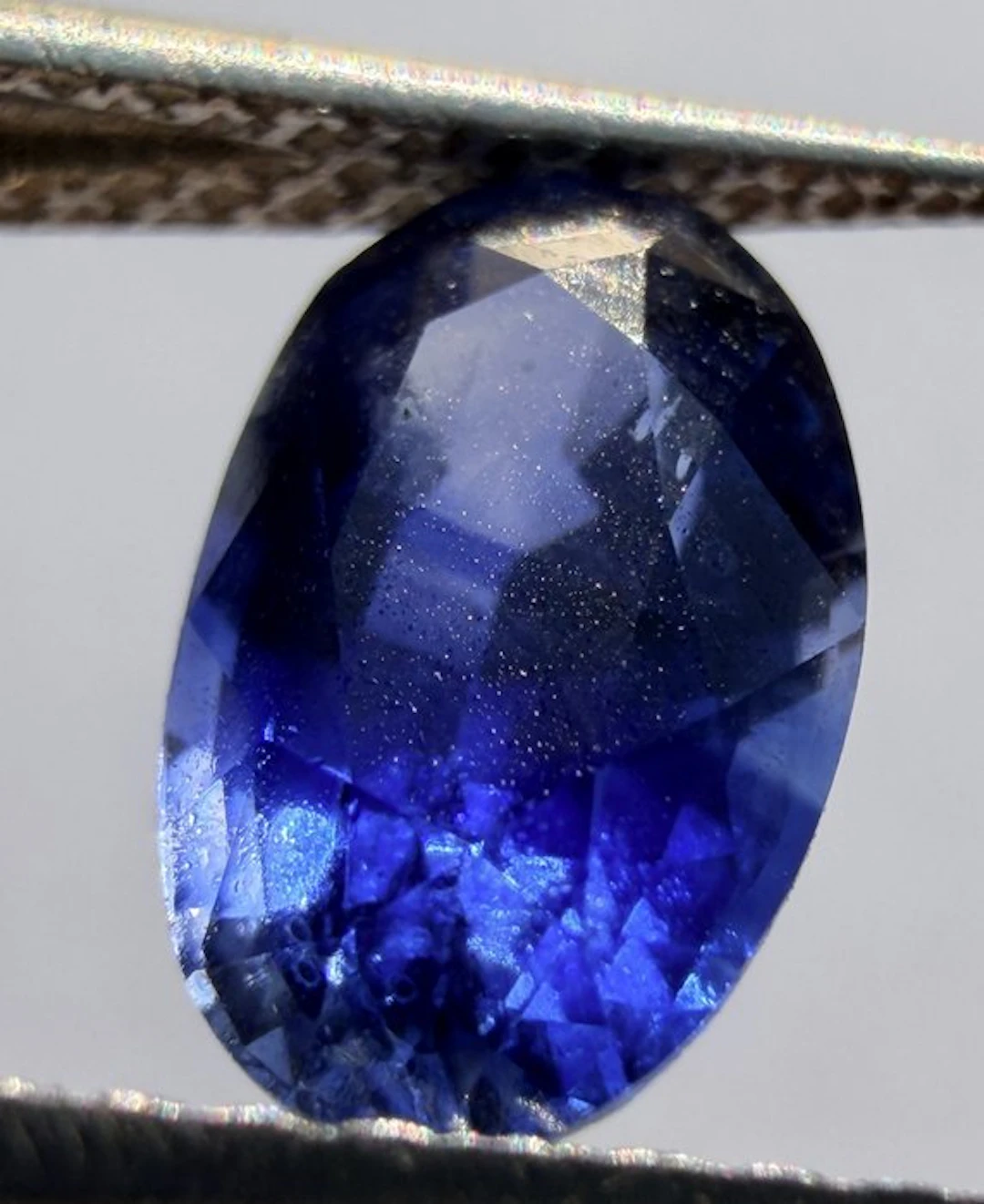 Blue Sapphire - 1.04 ct - Antwerp Laboratory for Gemstone...
