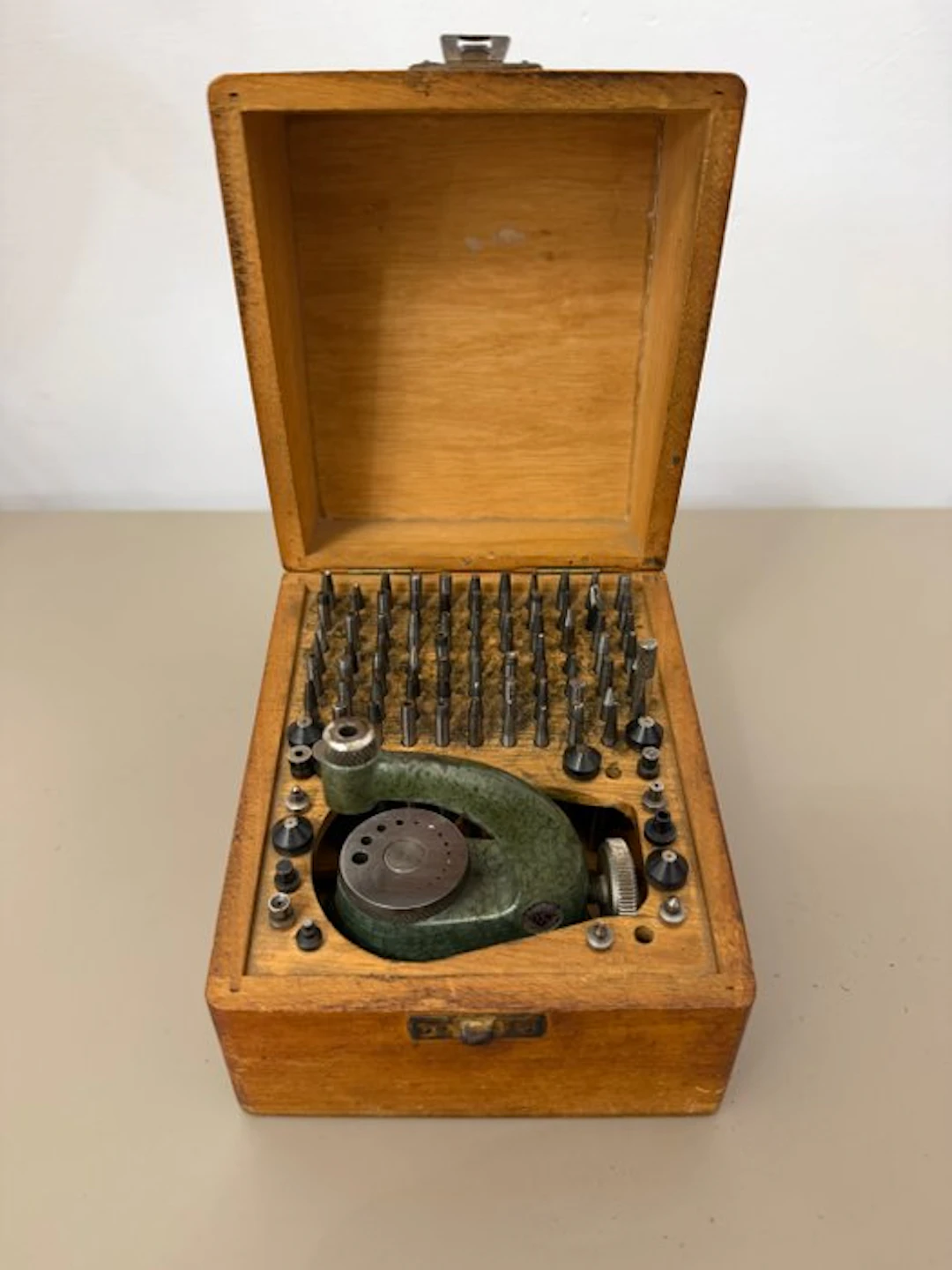 Watch maker tools - Watchmaker's power