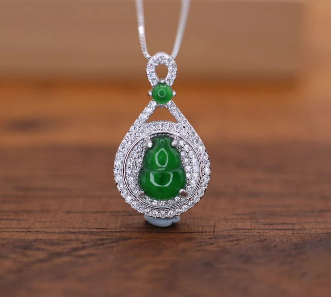 No reserve price - Necklace with pendant Silver - 0.8ct. tw. Jade