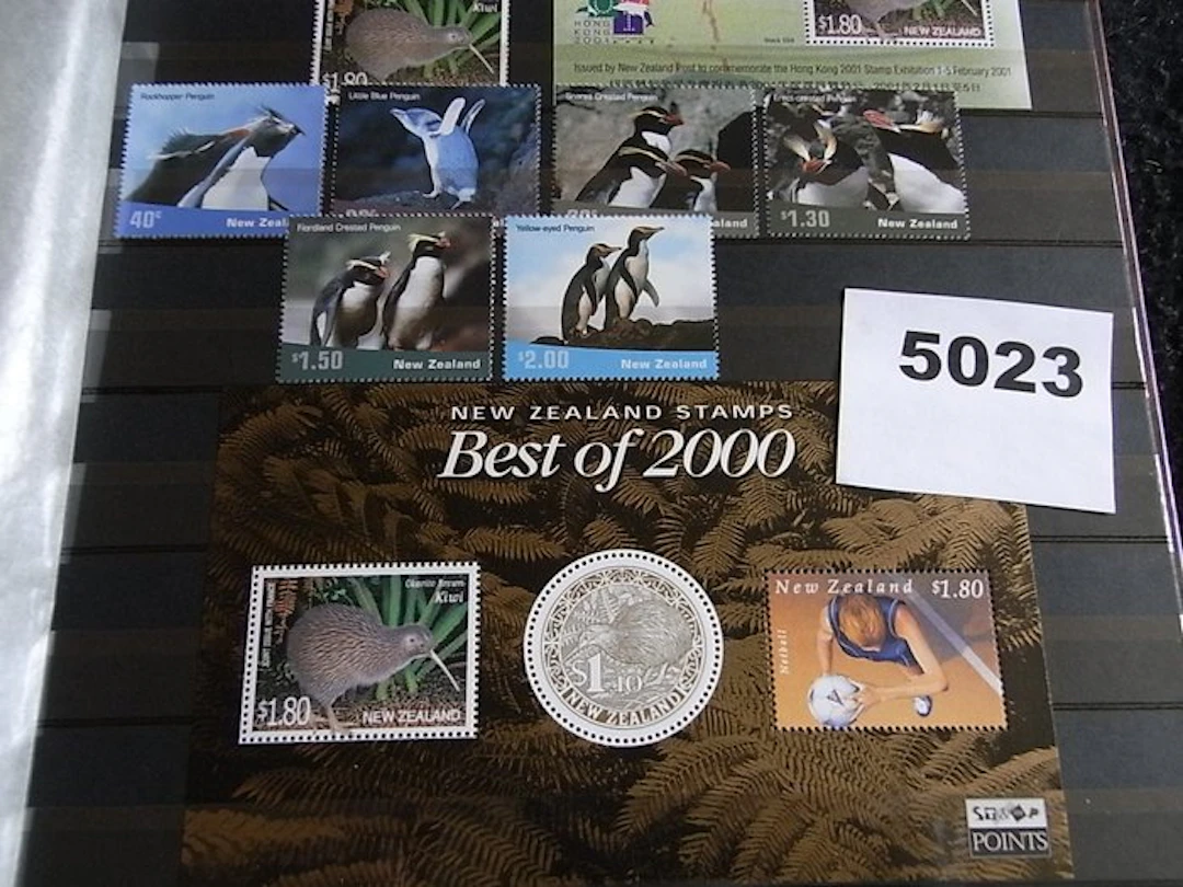 World 1965/2008 - Beautiful collection of birds in an...